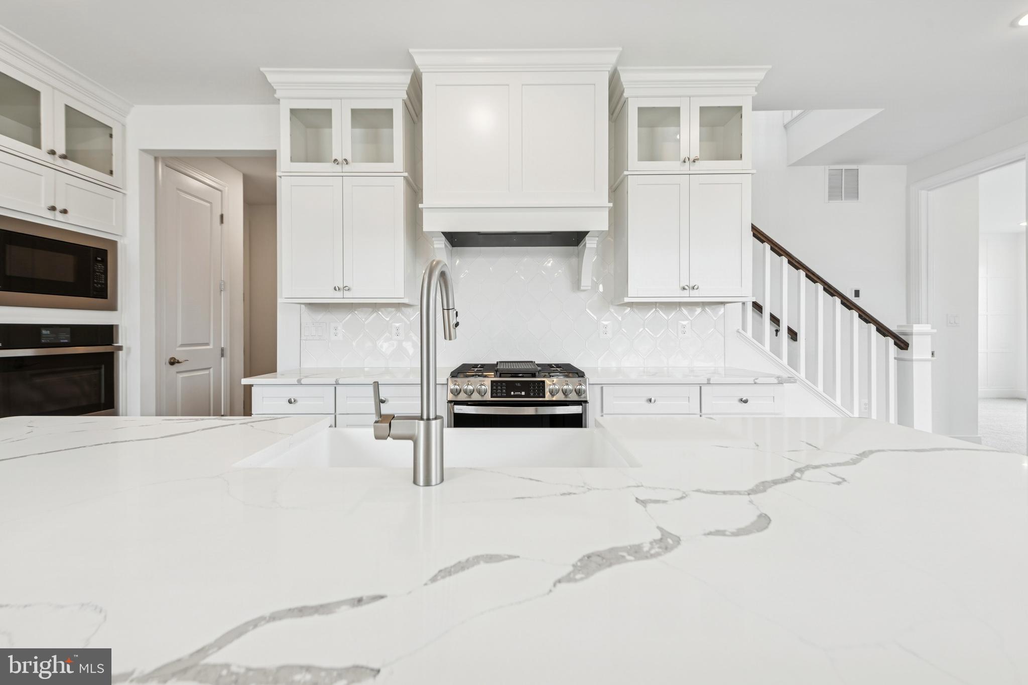 BAY KNOLLS - Residential