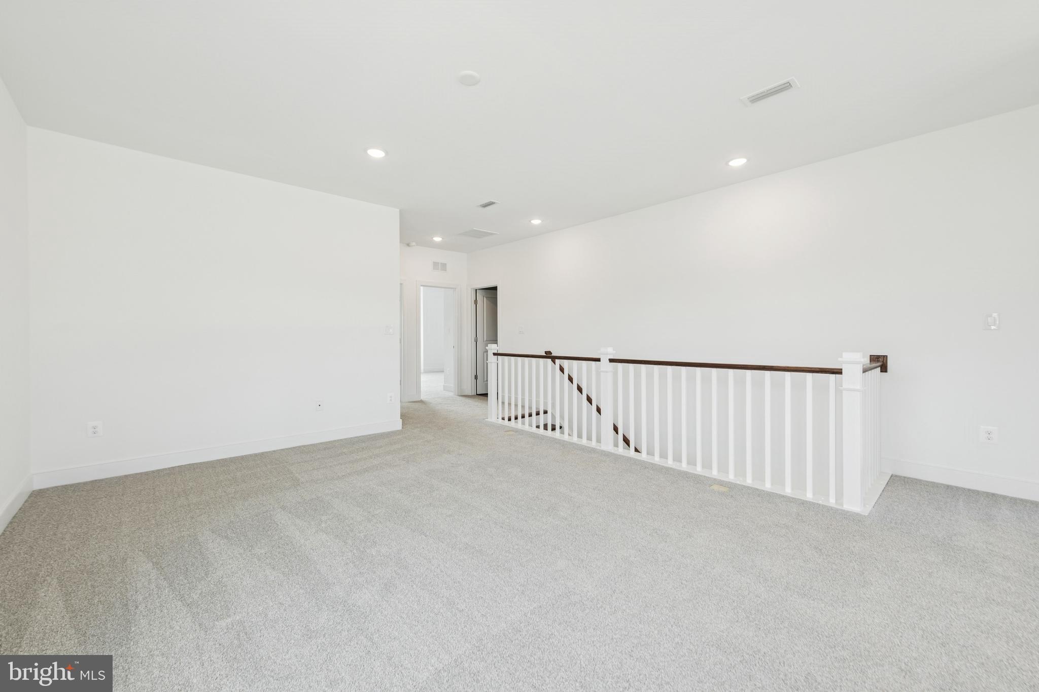 BAY KNOLLS - Residential