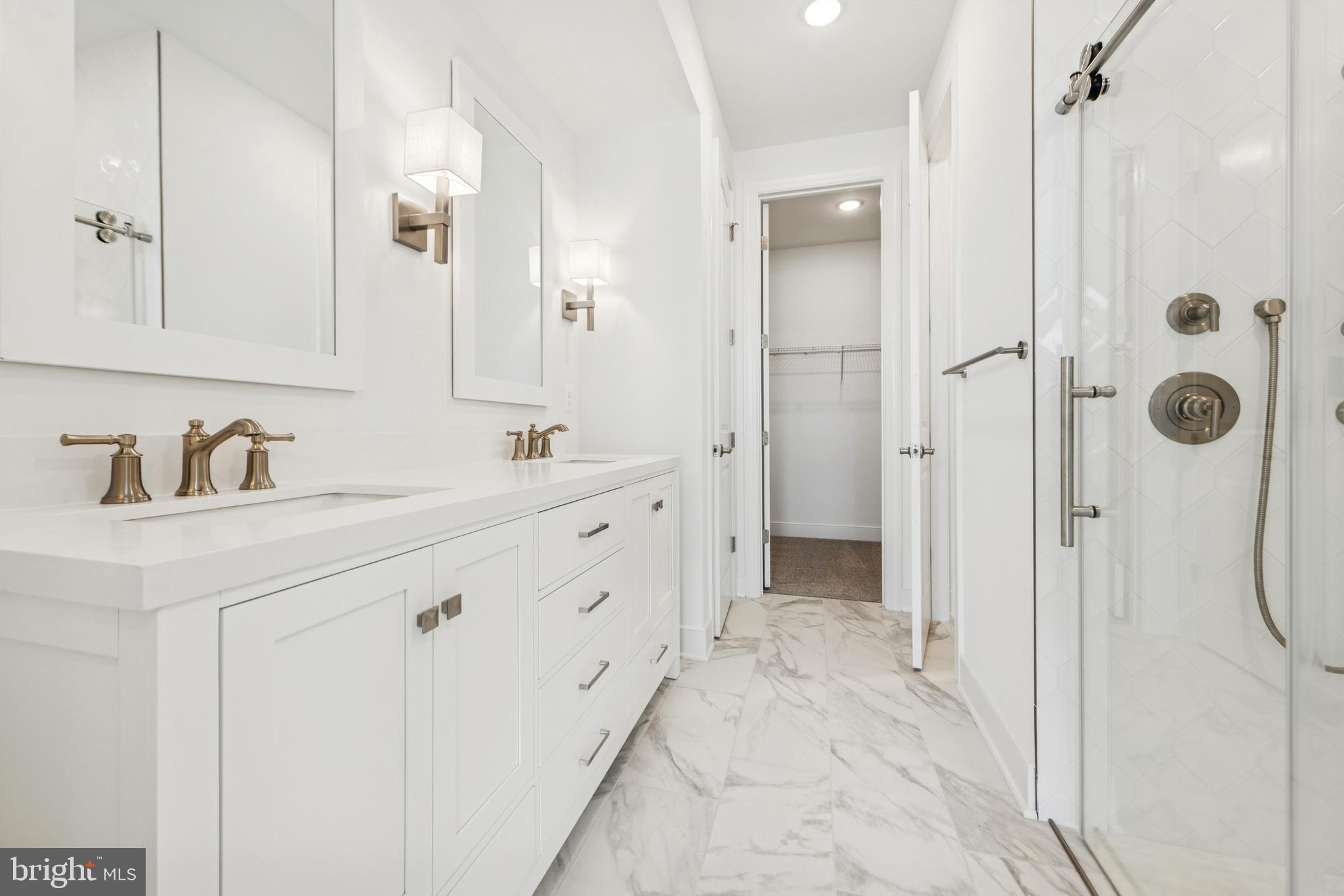 BAY KNOLLS - Residential