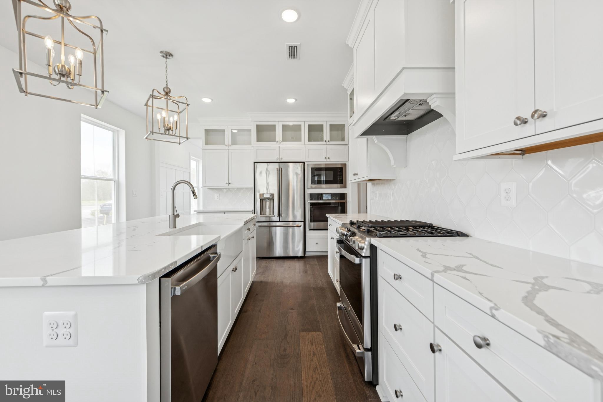 BAY KNOLLS - Residential