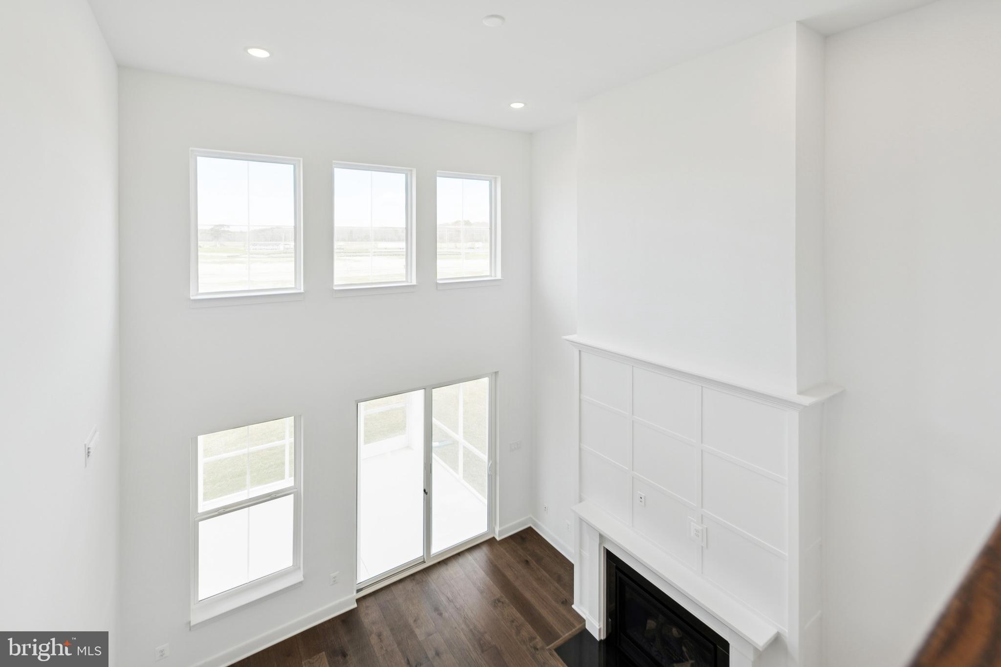 BAY KNOLLS - Residential