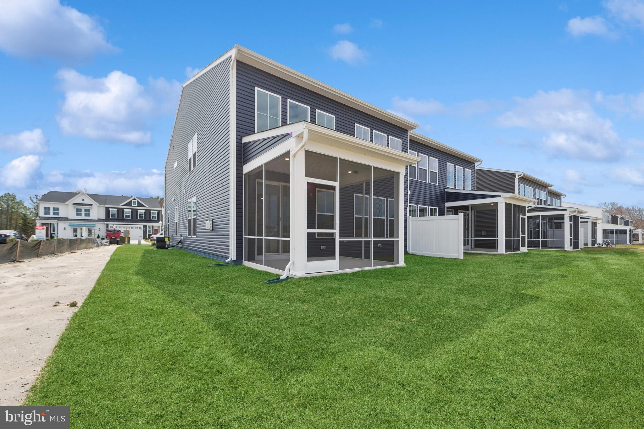 BAY KNOLLS - Residential