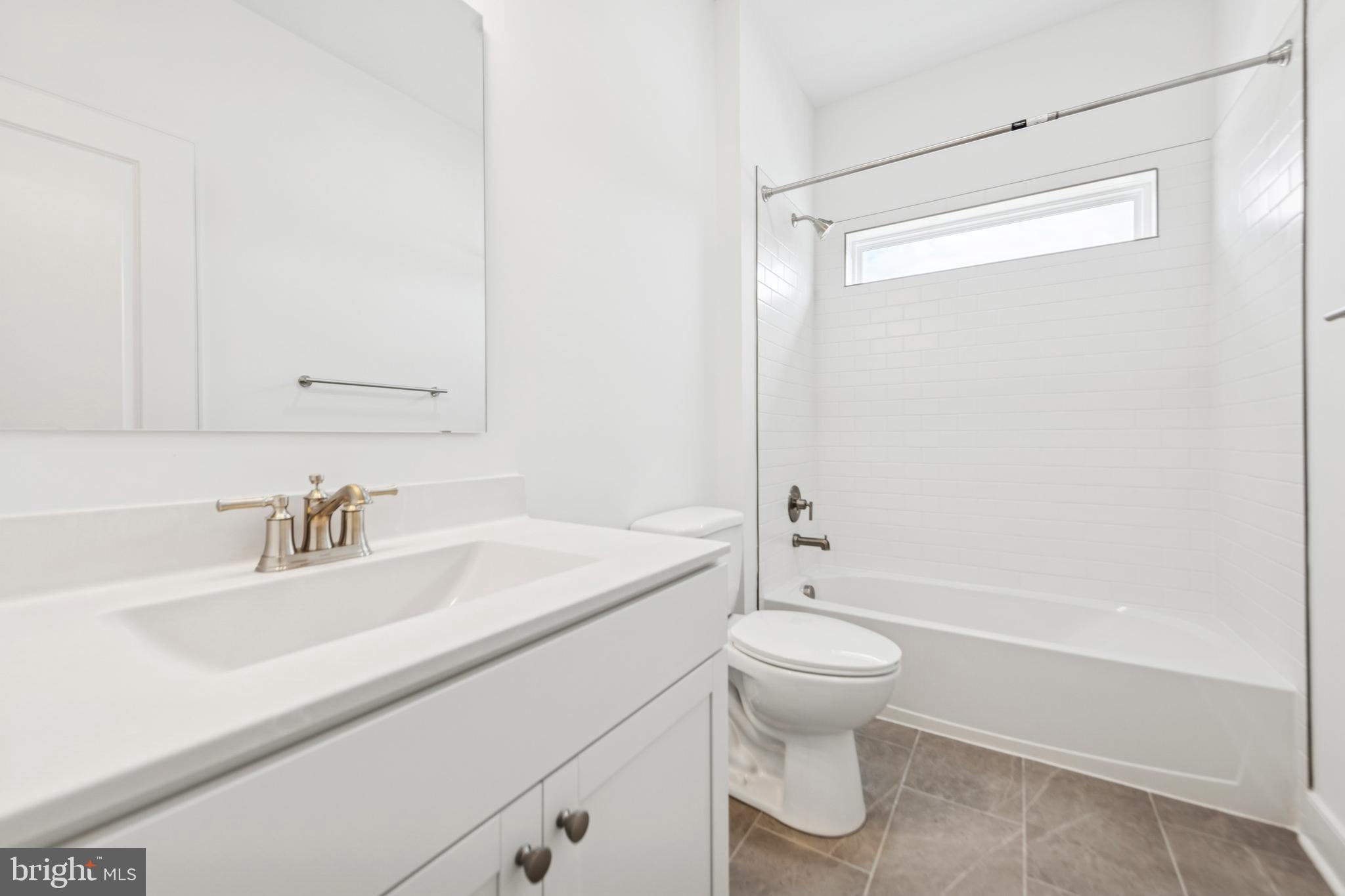 BAY KNOLLS - Residential