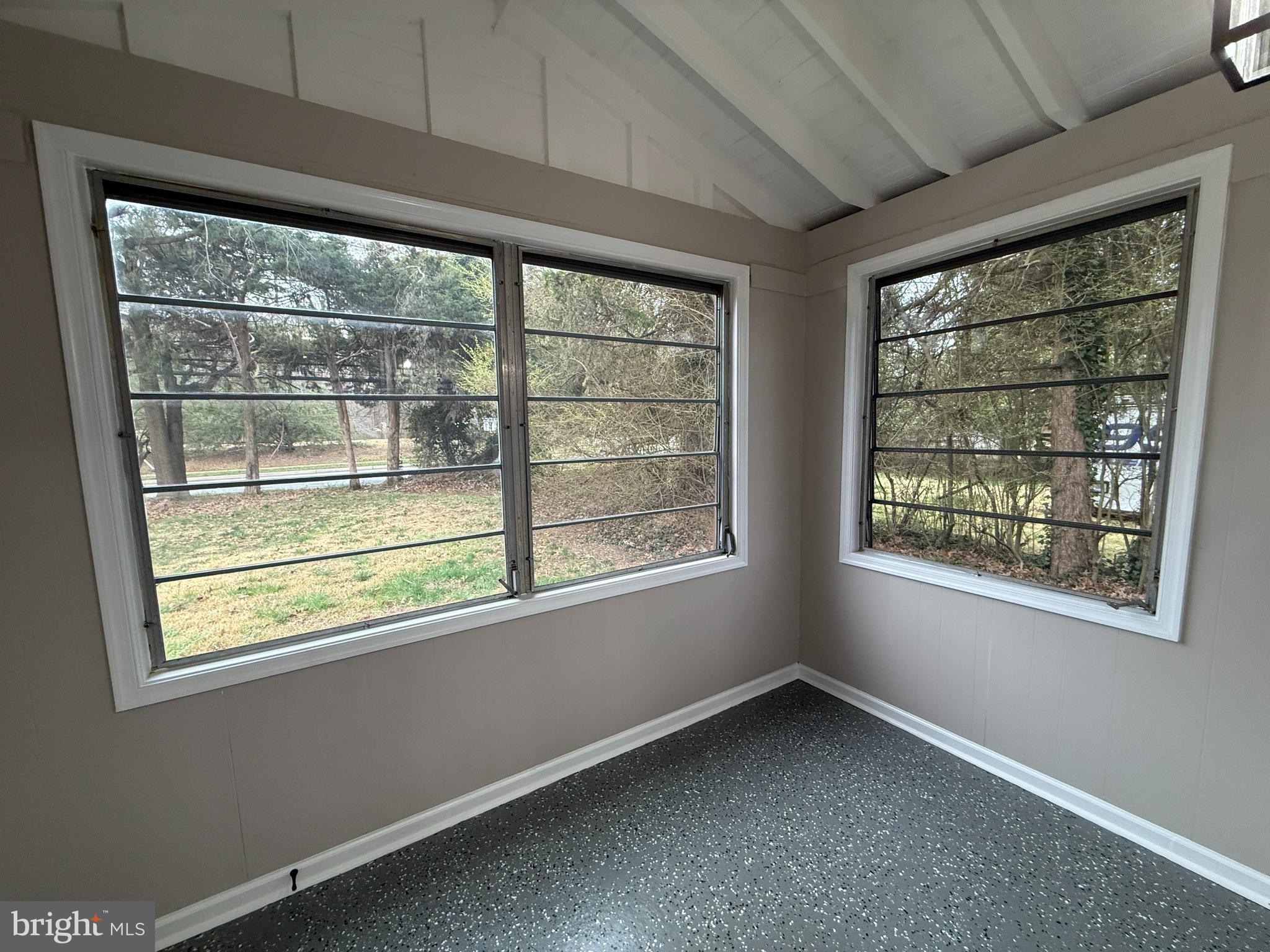 LINDA KNOLLS - Residential