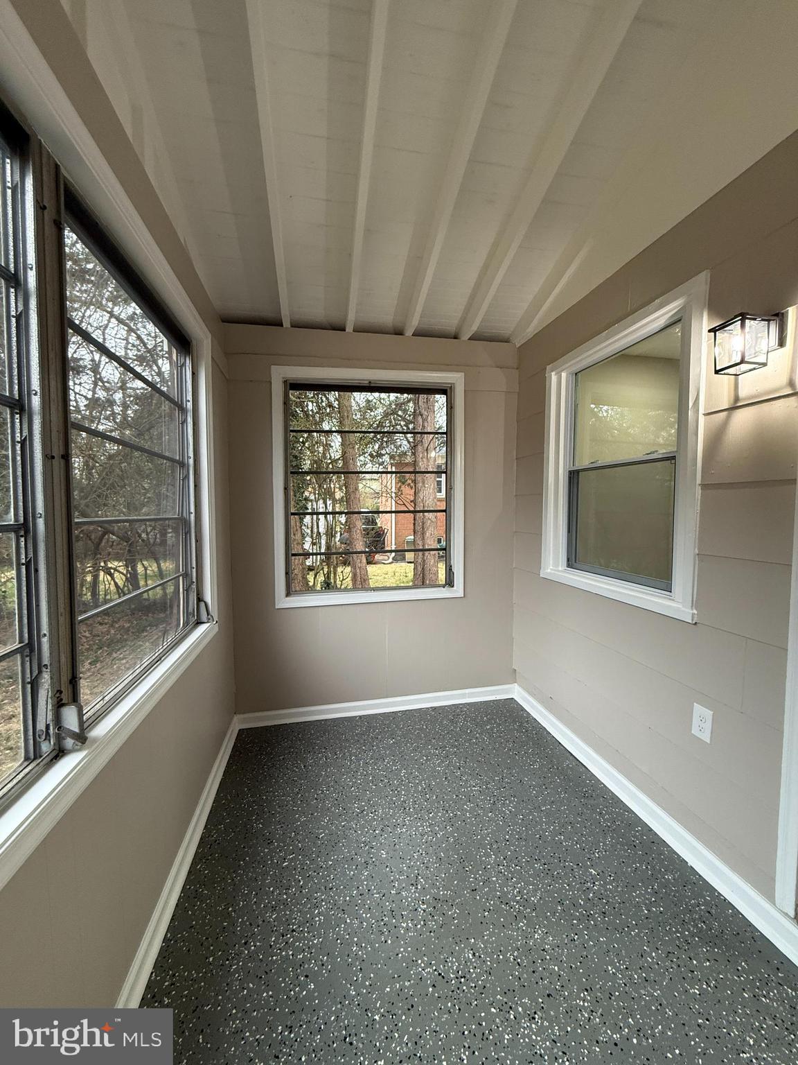 LINDA KNOLLS - Residential