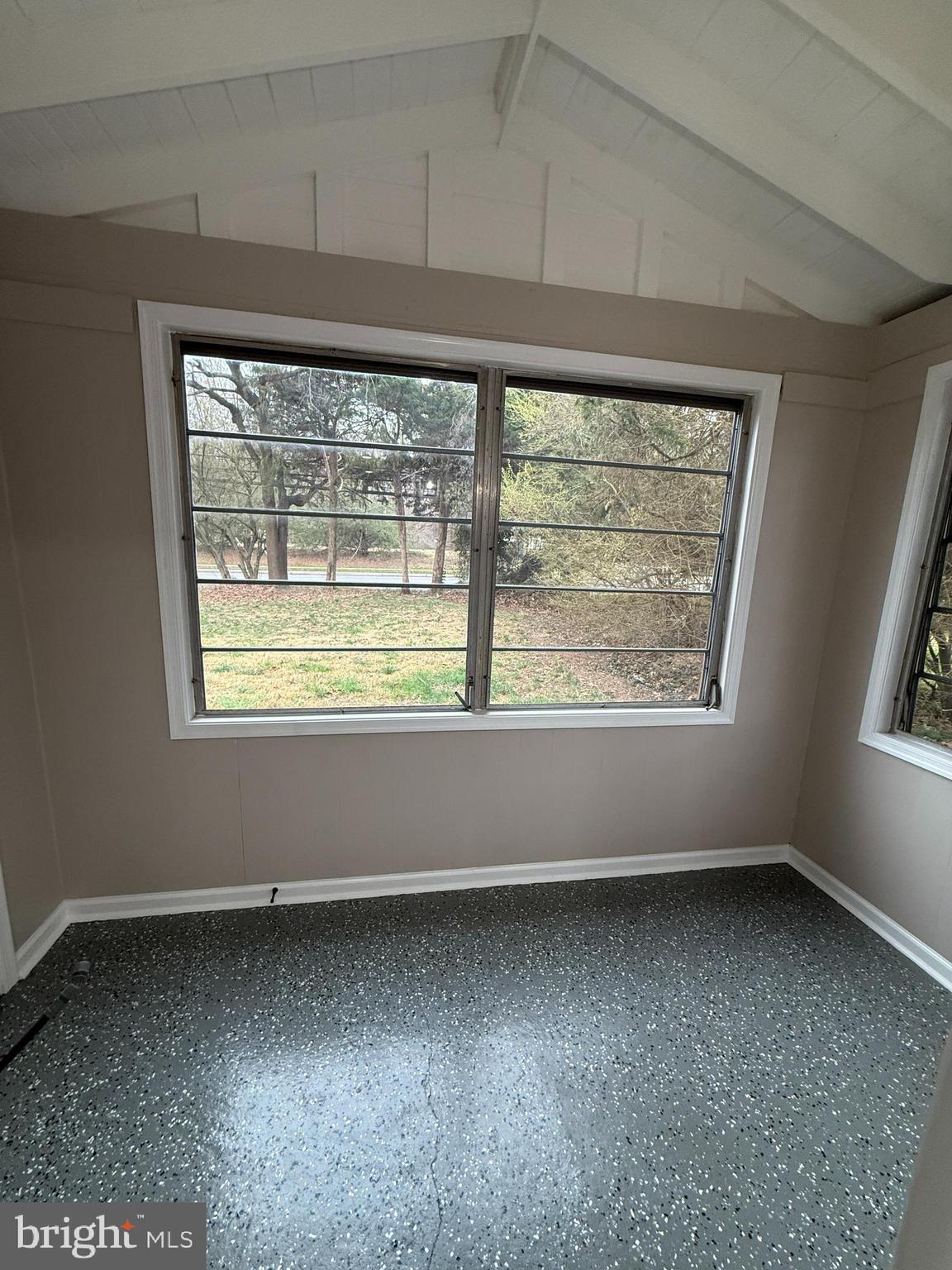 LINDA KNOLLS - Residential