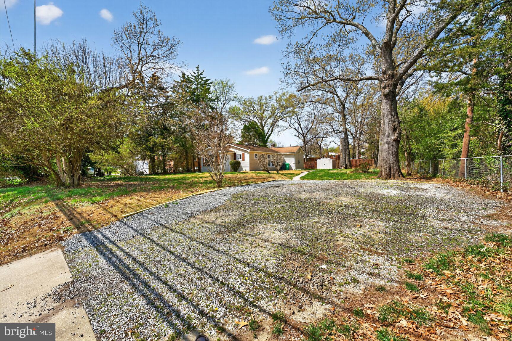 LINDA KNOLLS - Residential