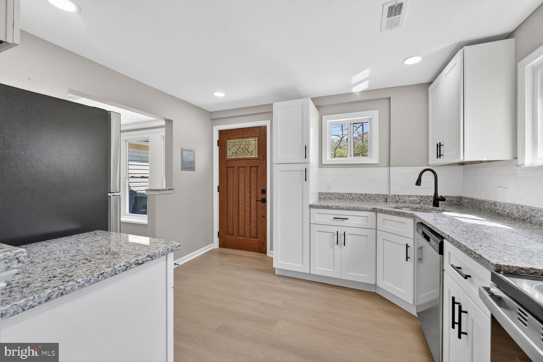 LINDA KNOLLS - Residential