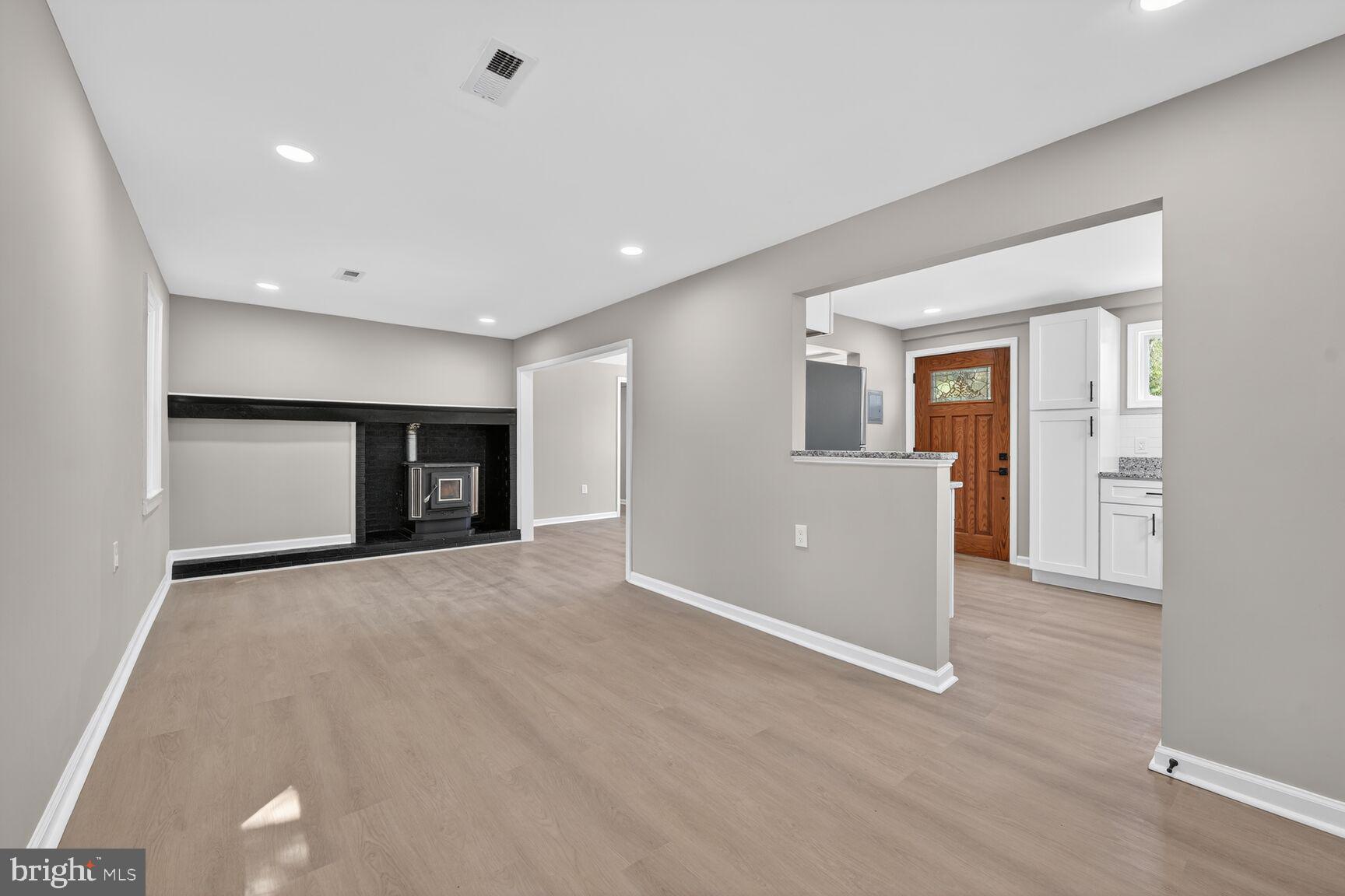 LINDA KNOLLS - Residential