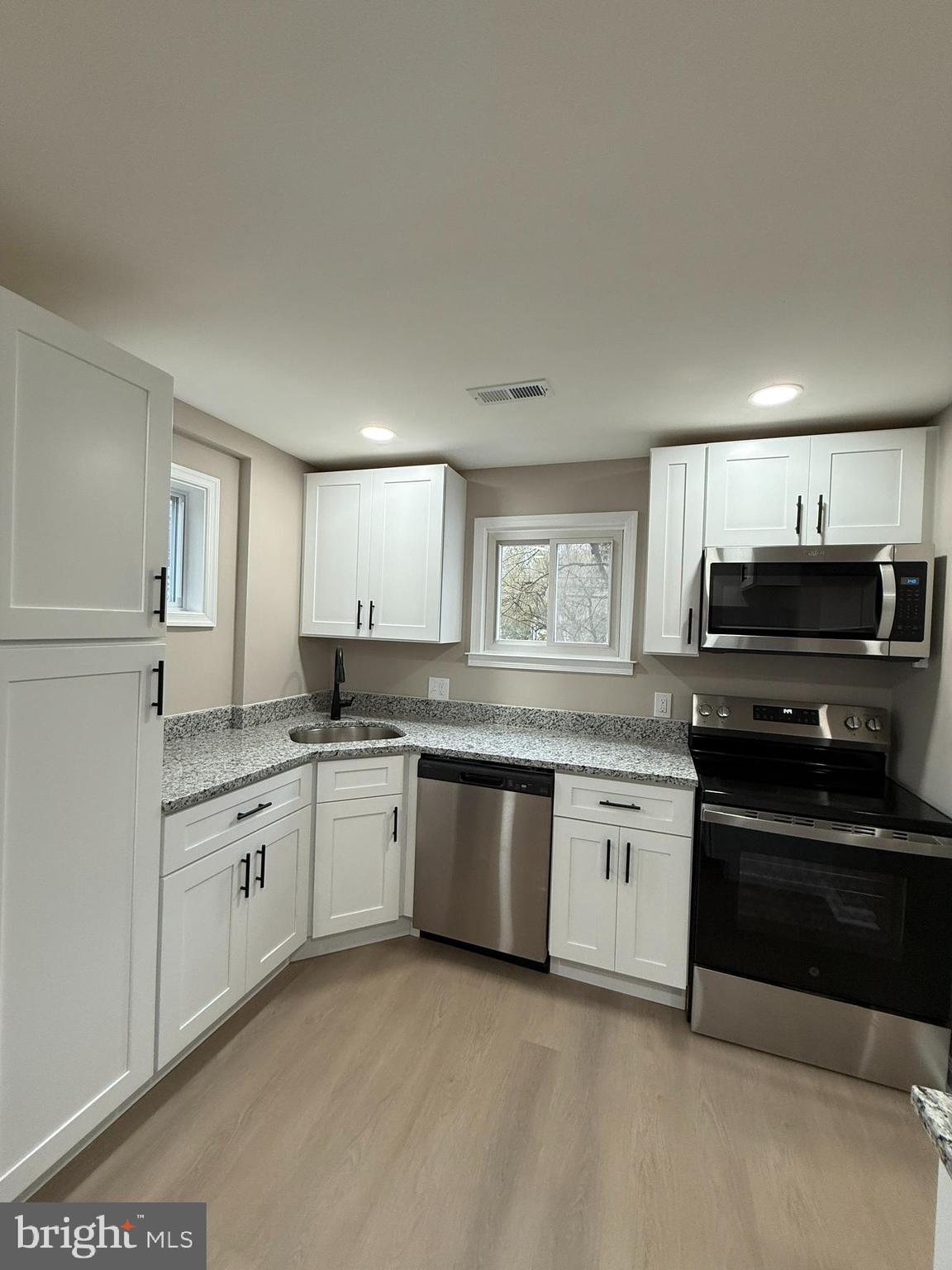 LINDA KNOLLS - Residential