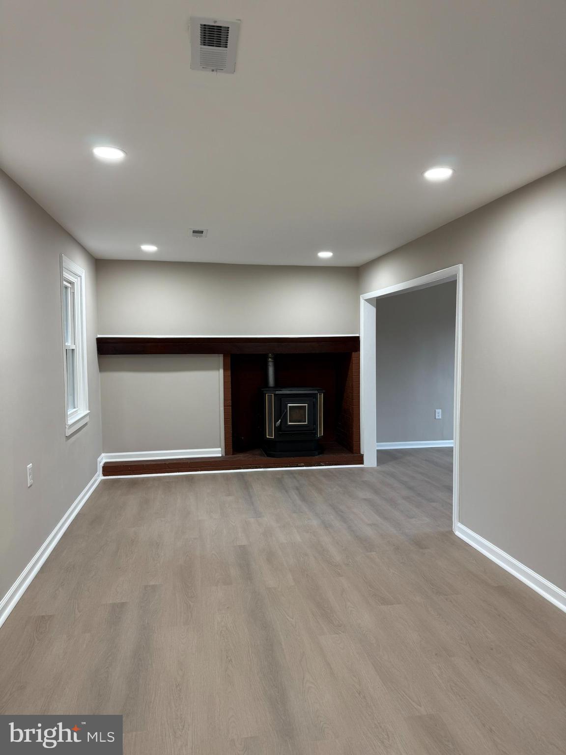 LINDA KNOLLS - Residential