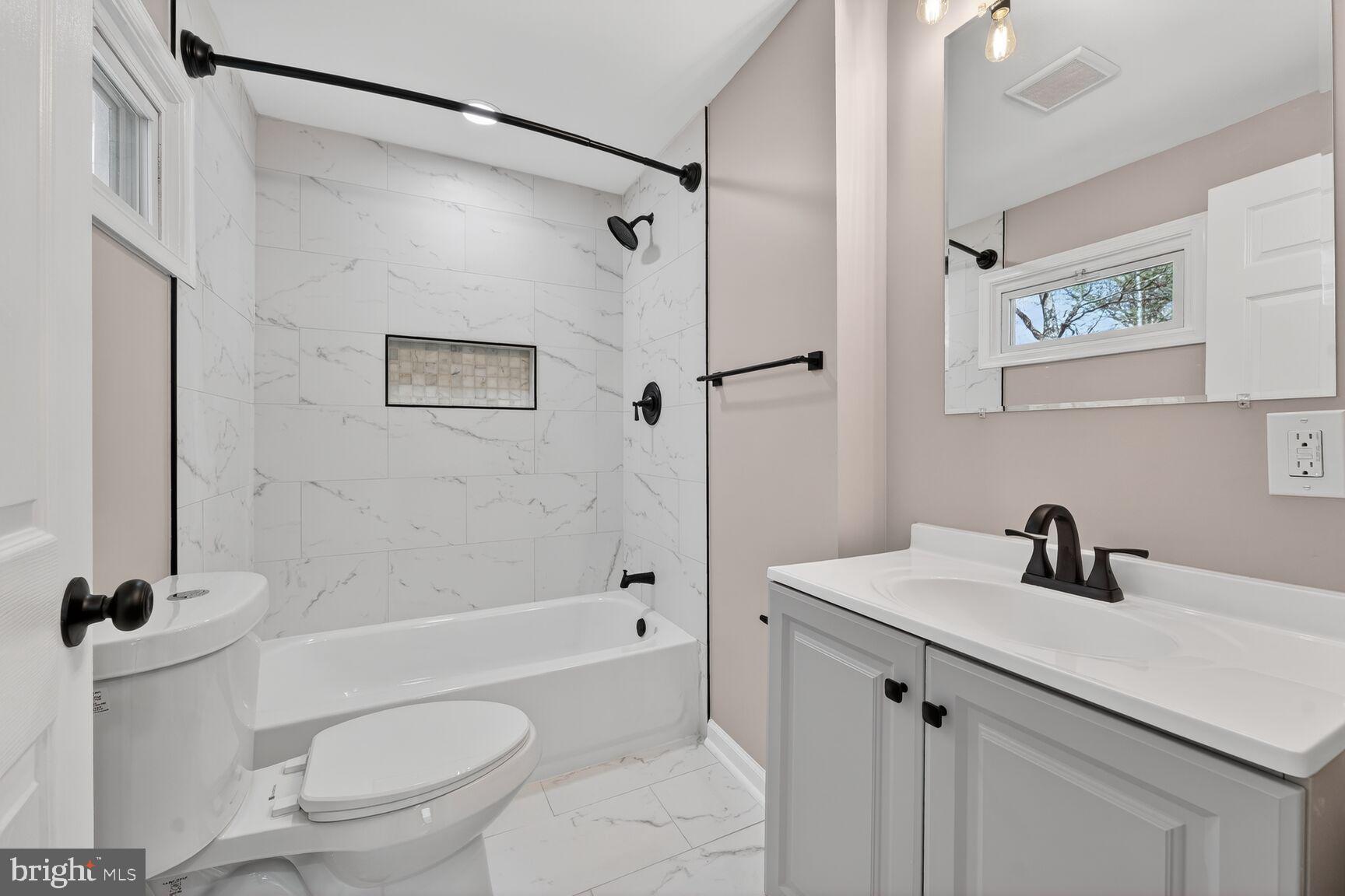 LINDA KNOLLS - Residential