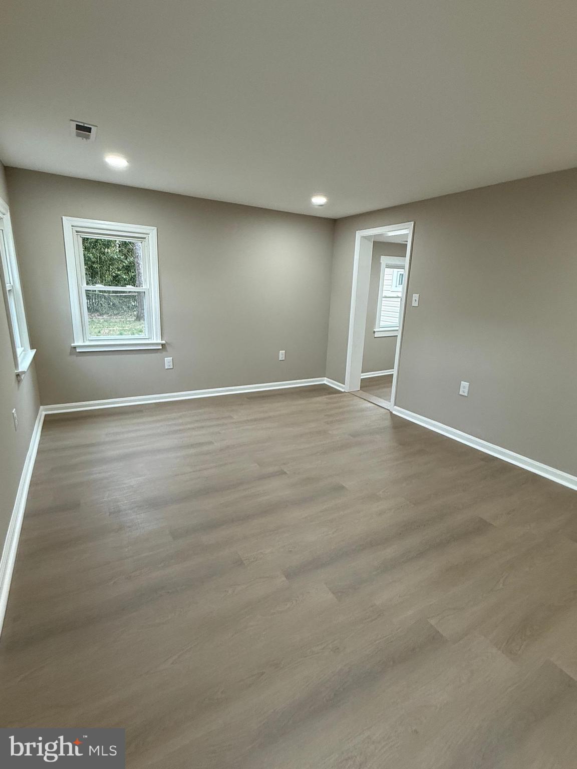 LINDA KNOLLS - Residential