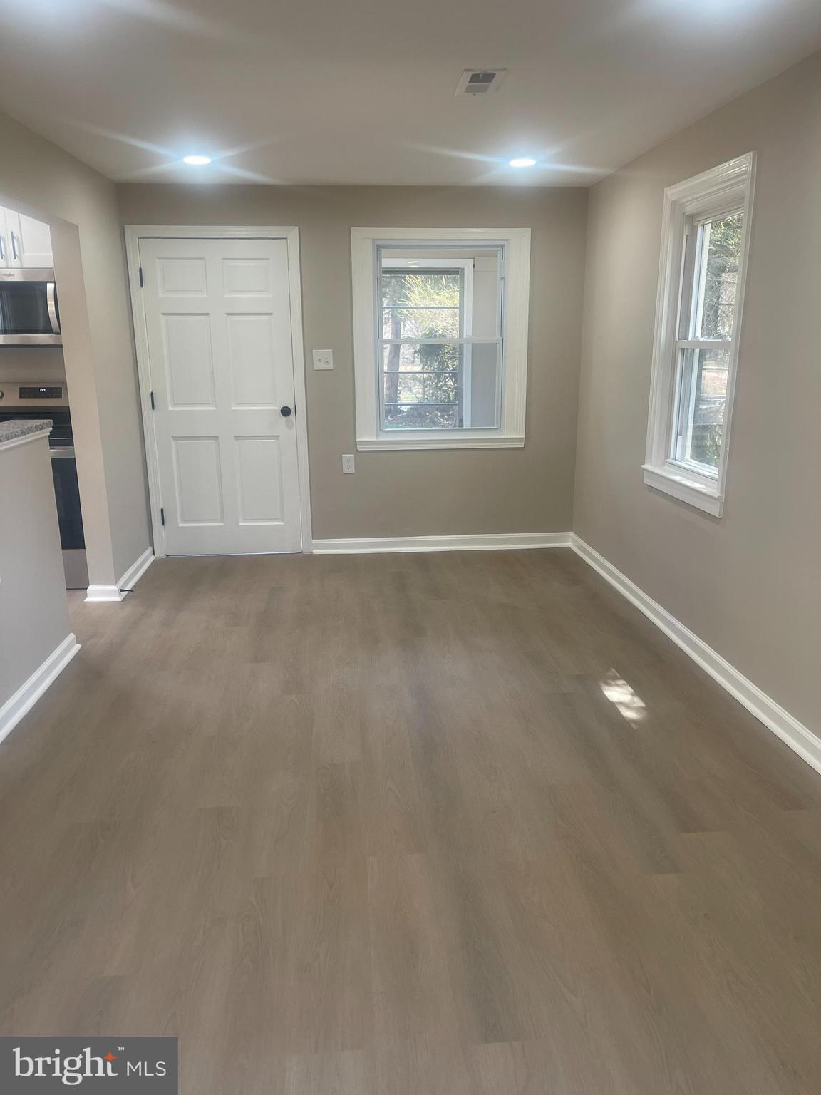 LINDA KNOLLS - Residential