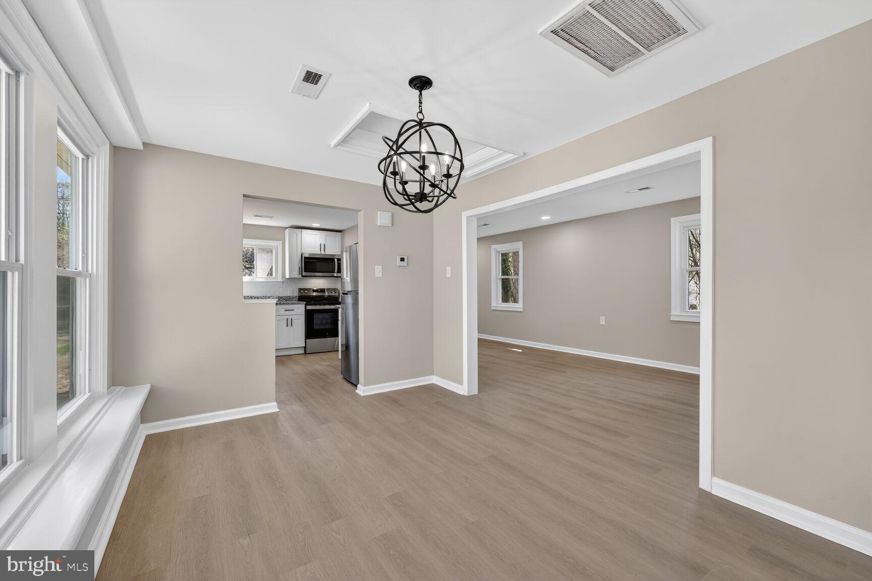 LINDA KNOLLS - Residential