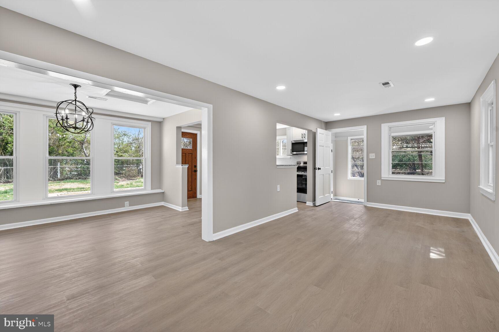 LINDA KNOLLS - Residential