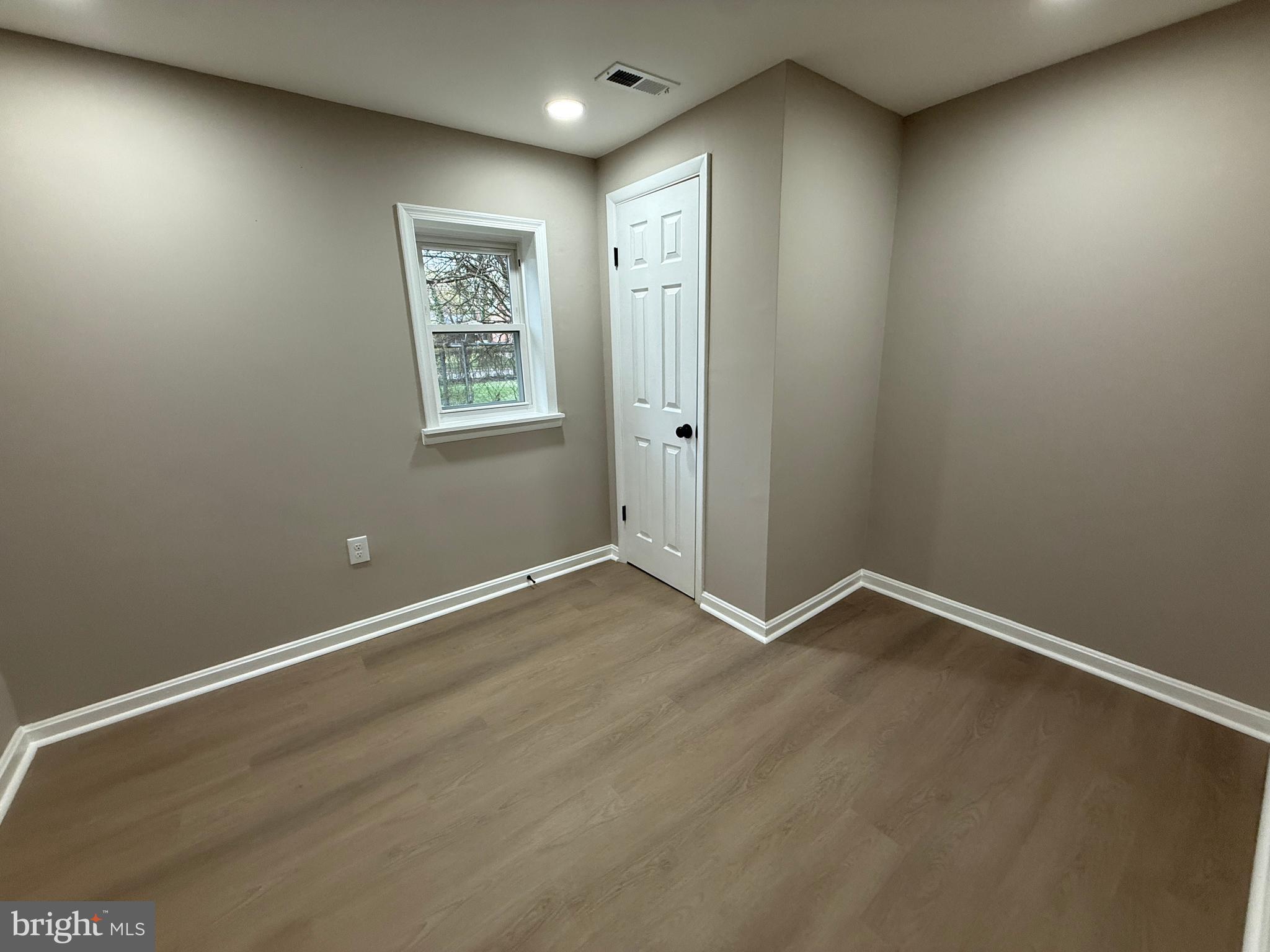 LINDA KNOLLS - Residential