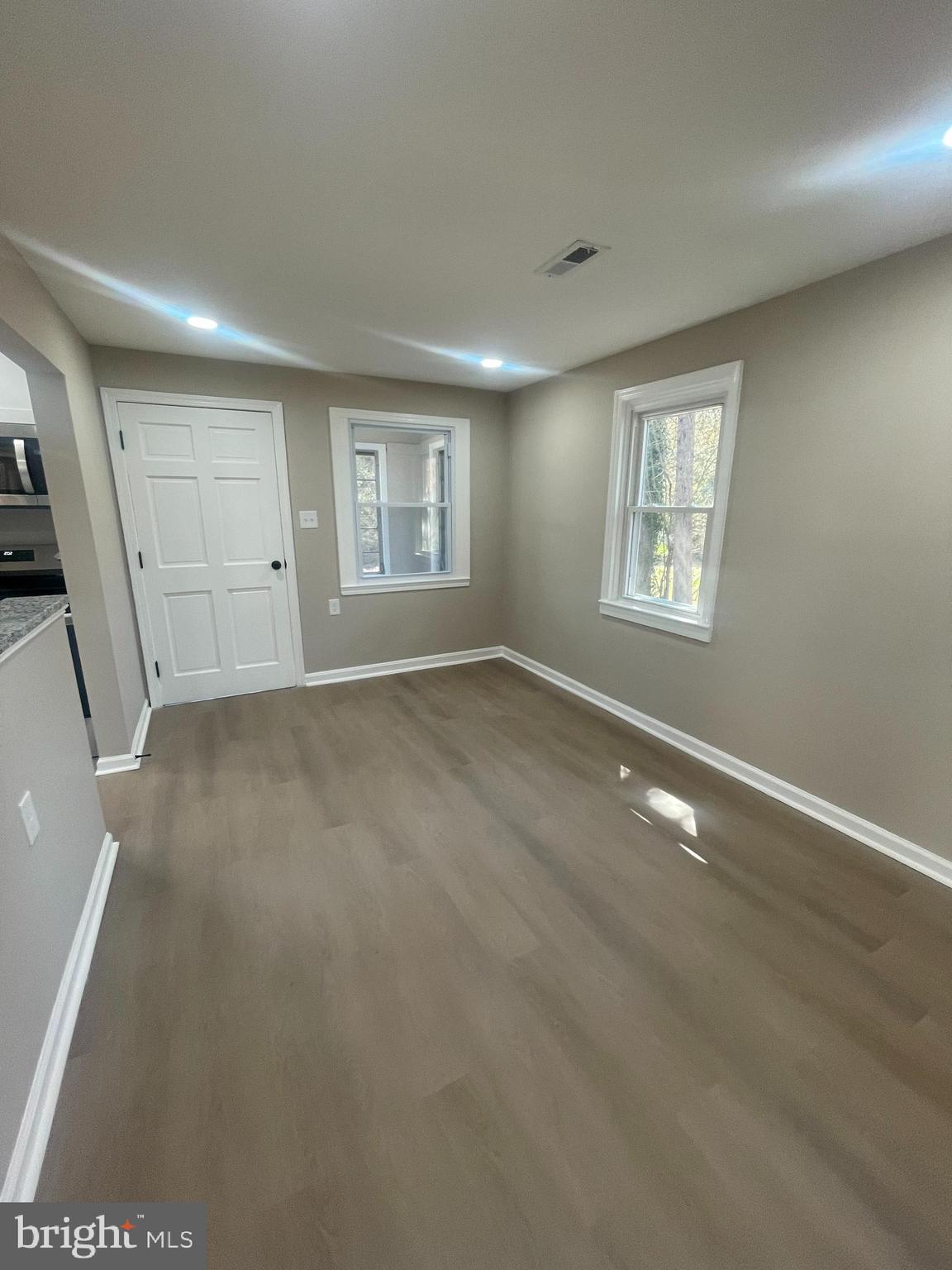 LINDA KNOLLS - Residential