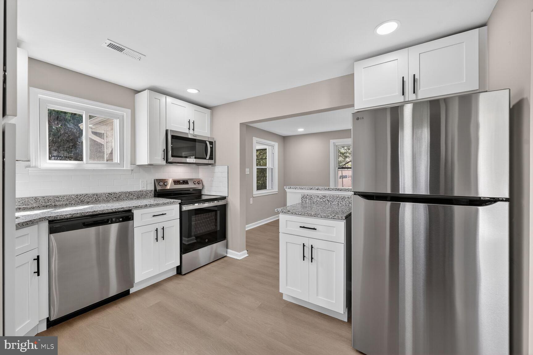 LINDA KNOLLS - Residential