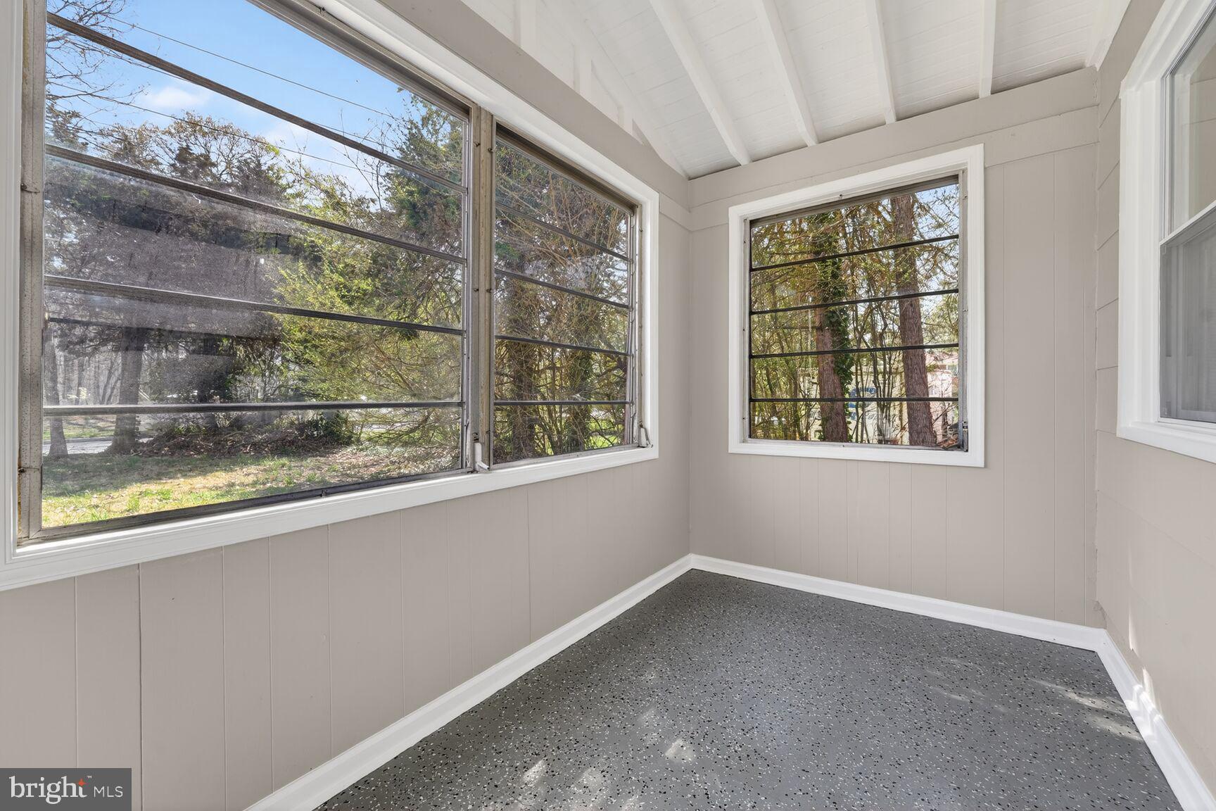 LINDA KNOLLS - Residential