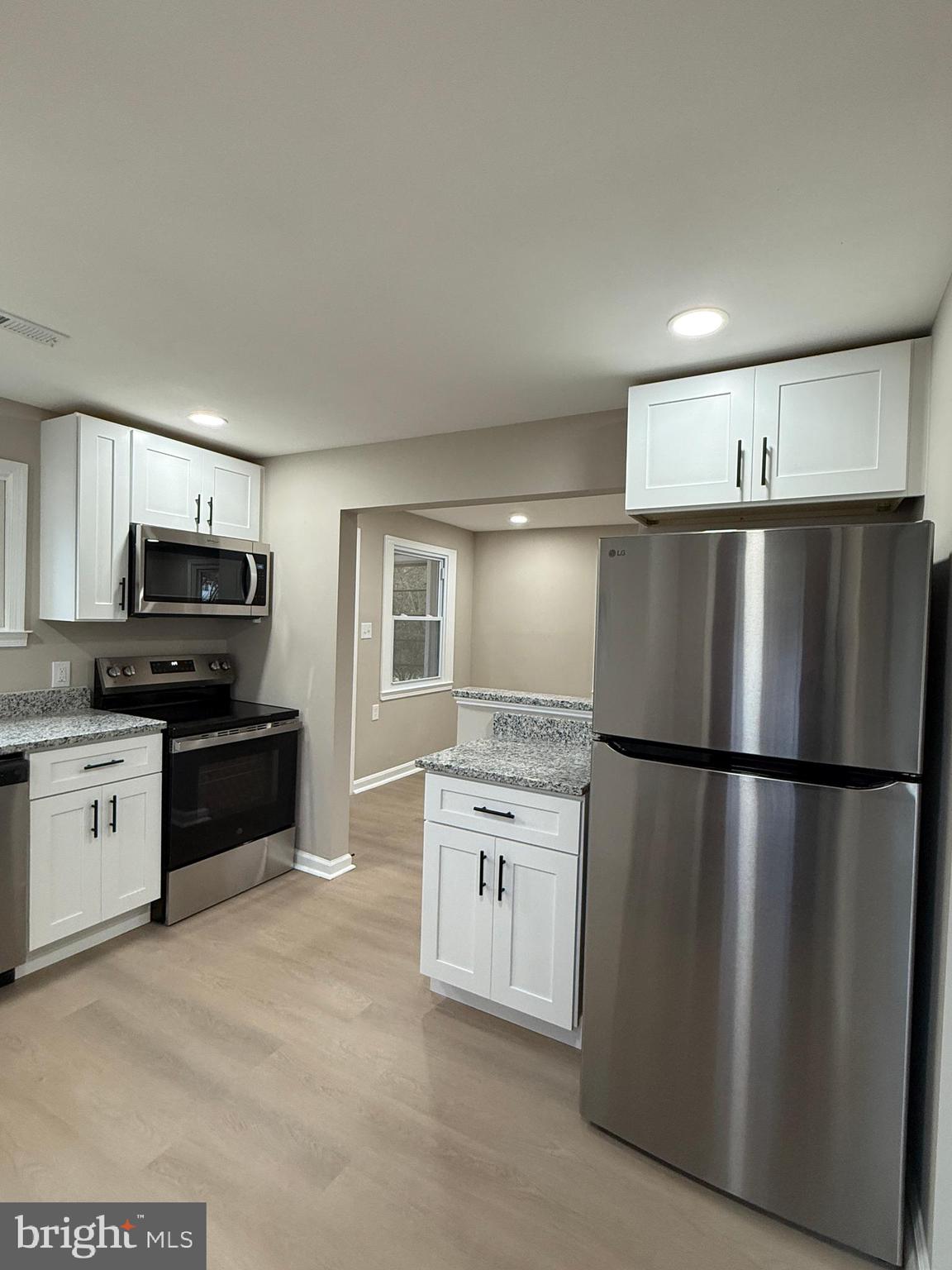 LINDA KNOLLS - Residential