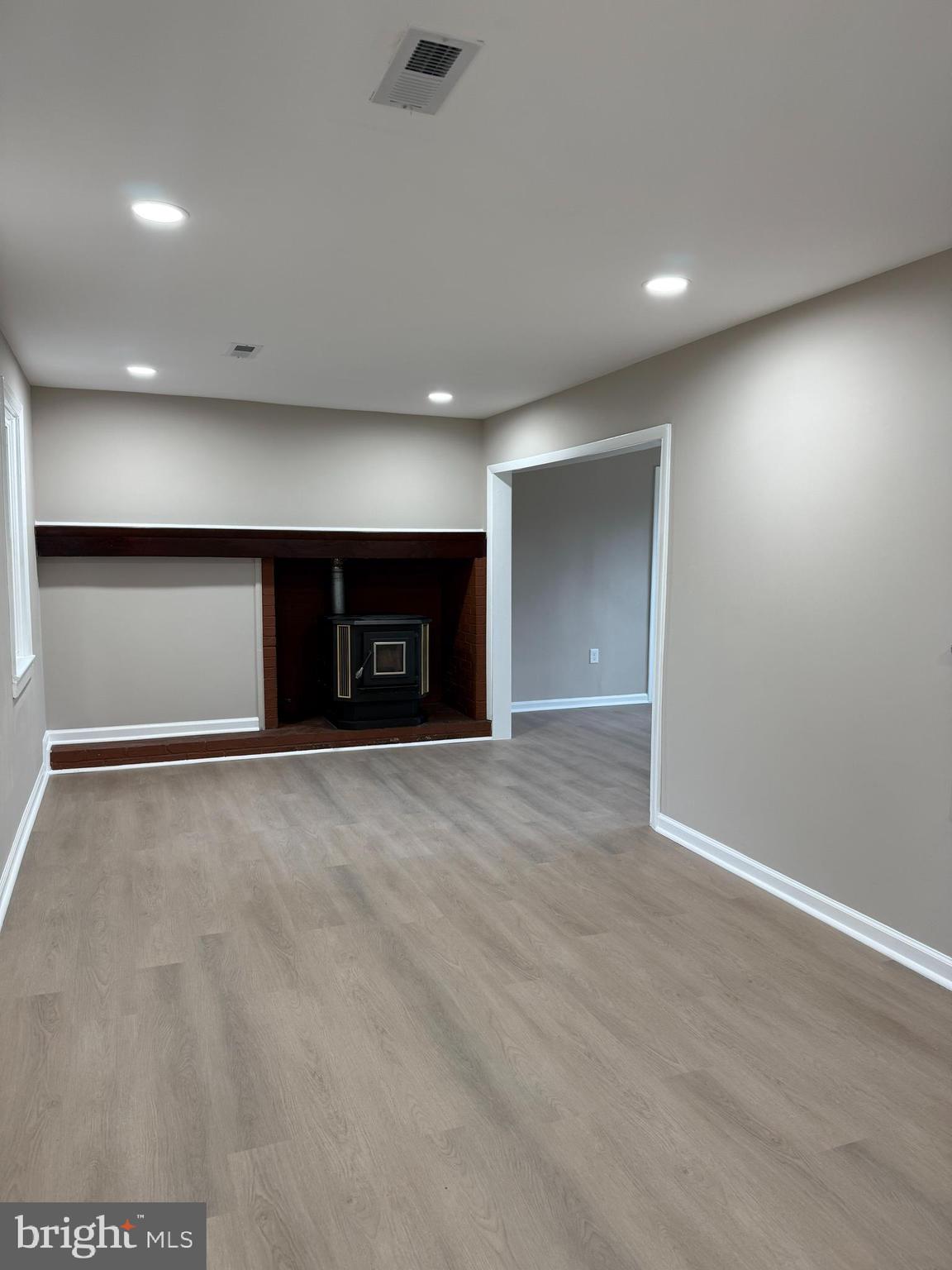 LINDA KNOLLS - Residential