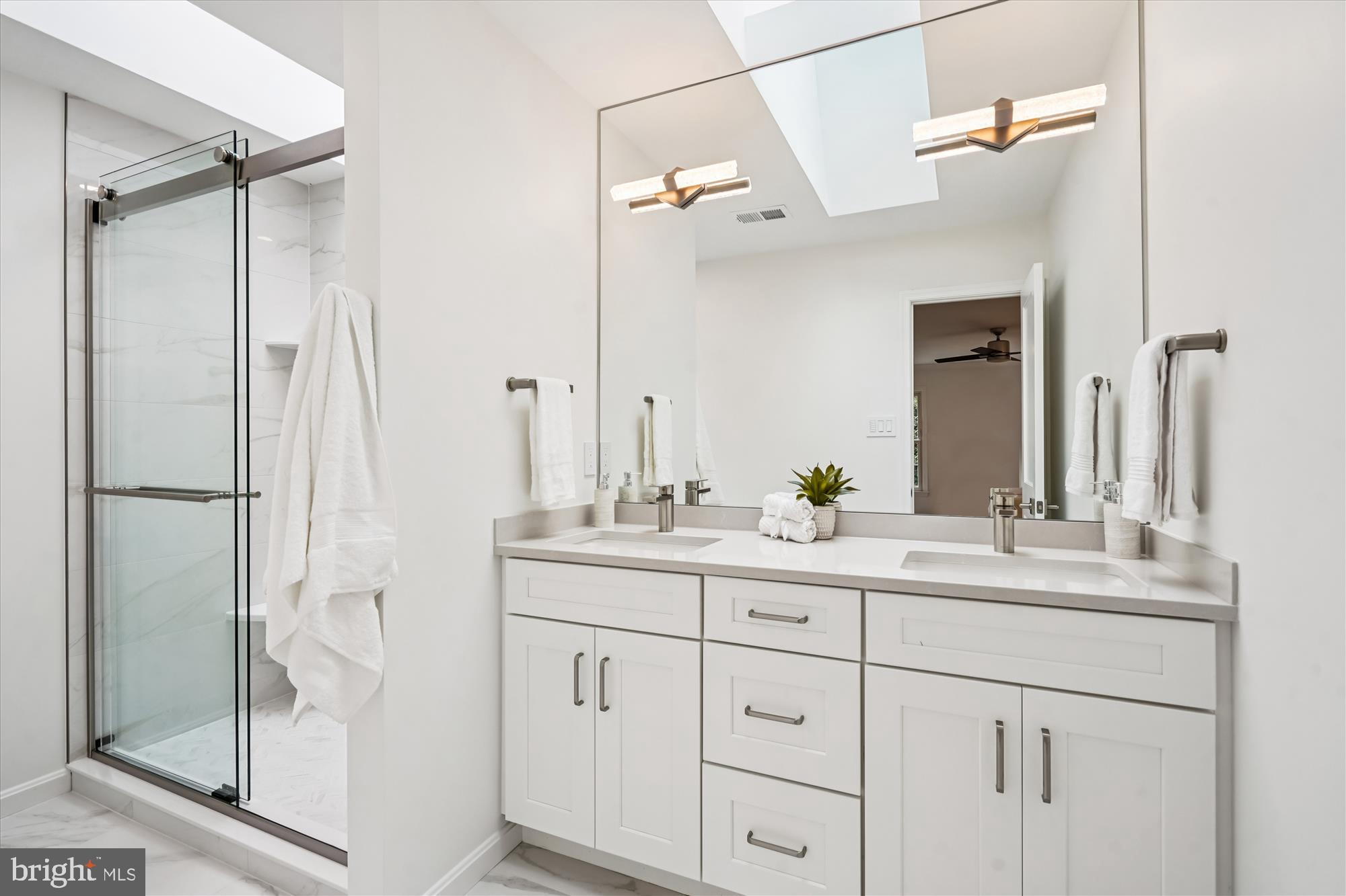 VALEWOOD MANOR - Residential