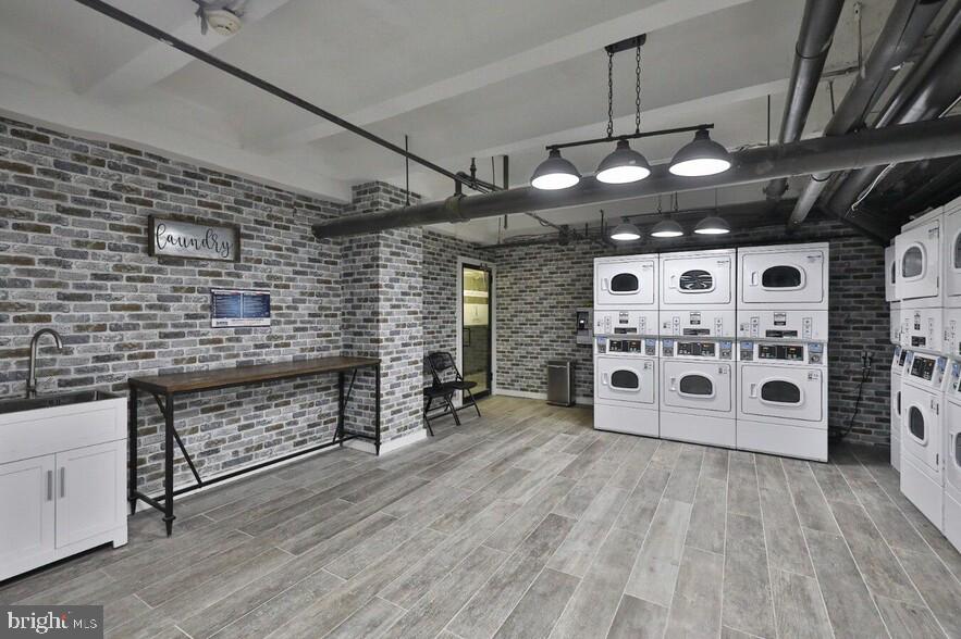 UNIVERSITY CITY - Residential Lease