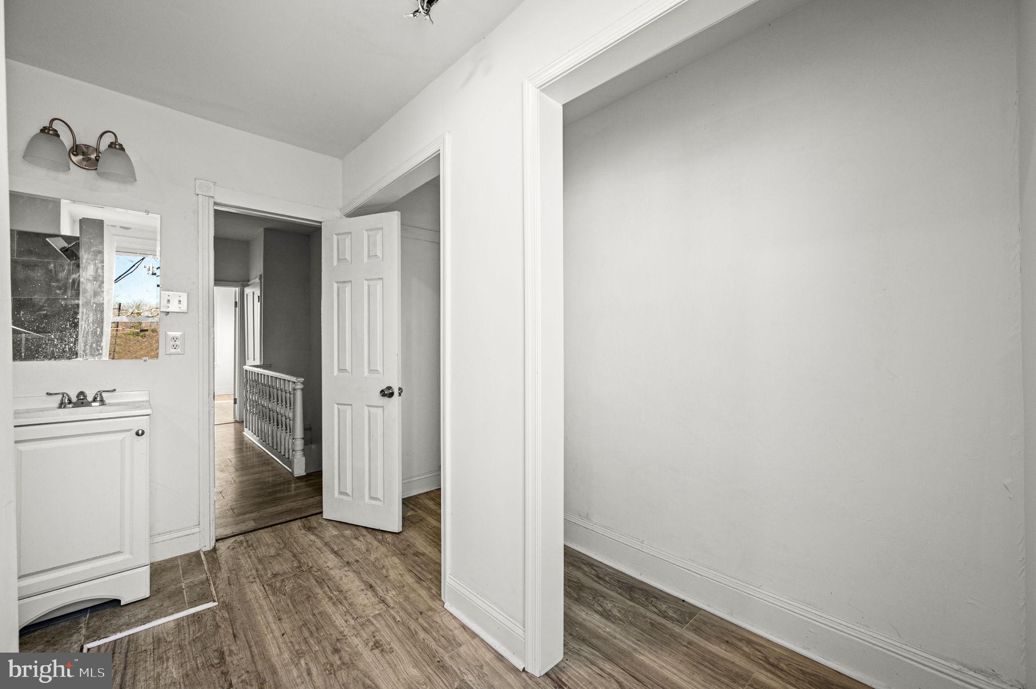 SQUIRREL HILL - Residential