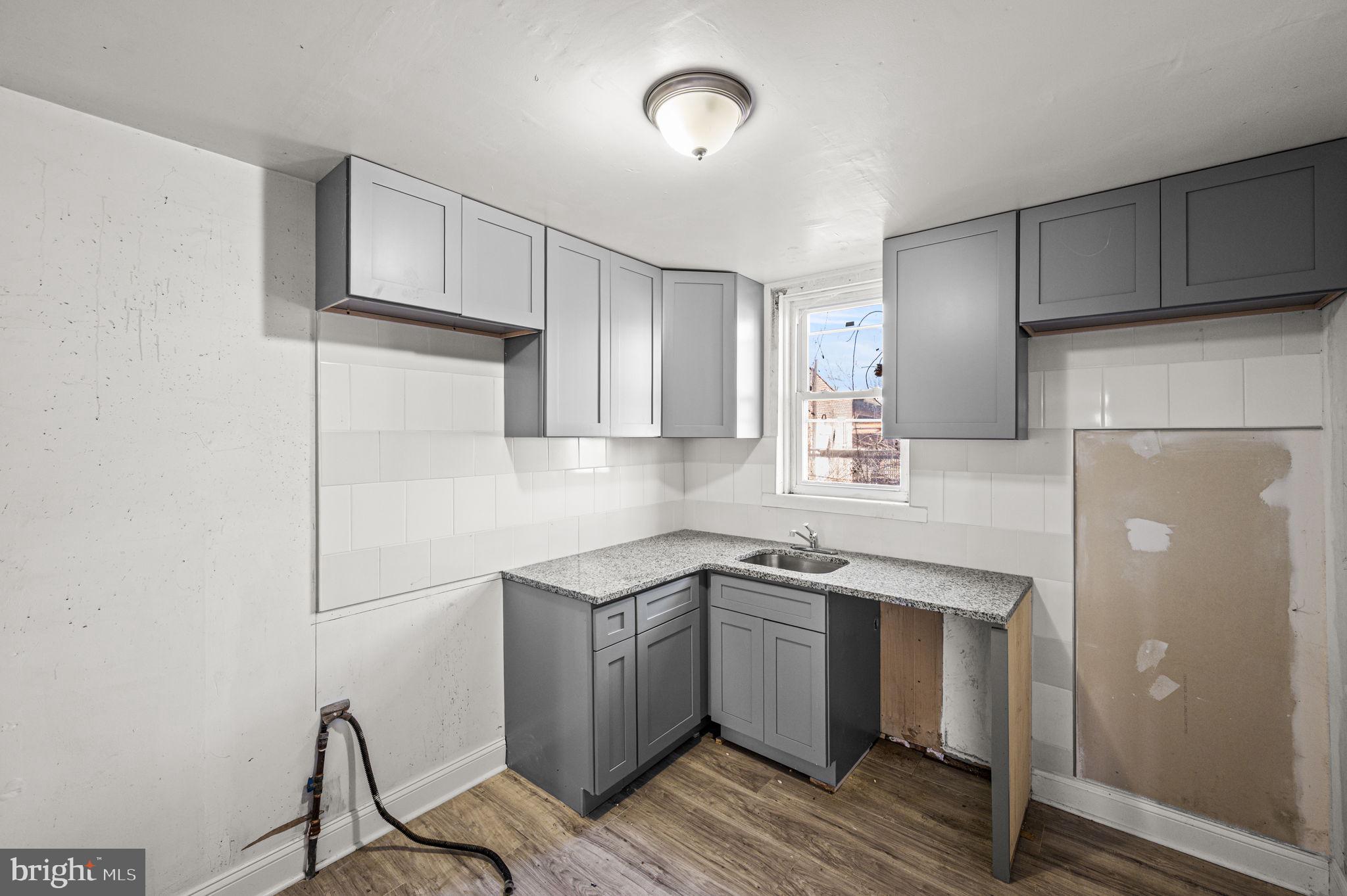 SQUIRREL HILL - Residential