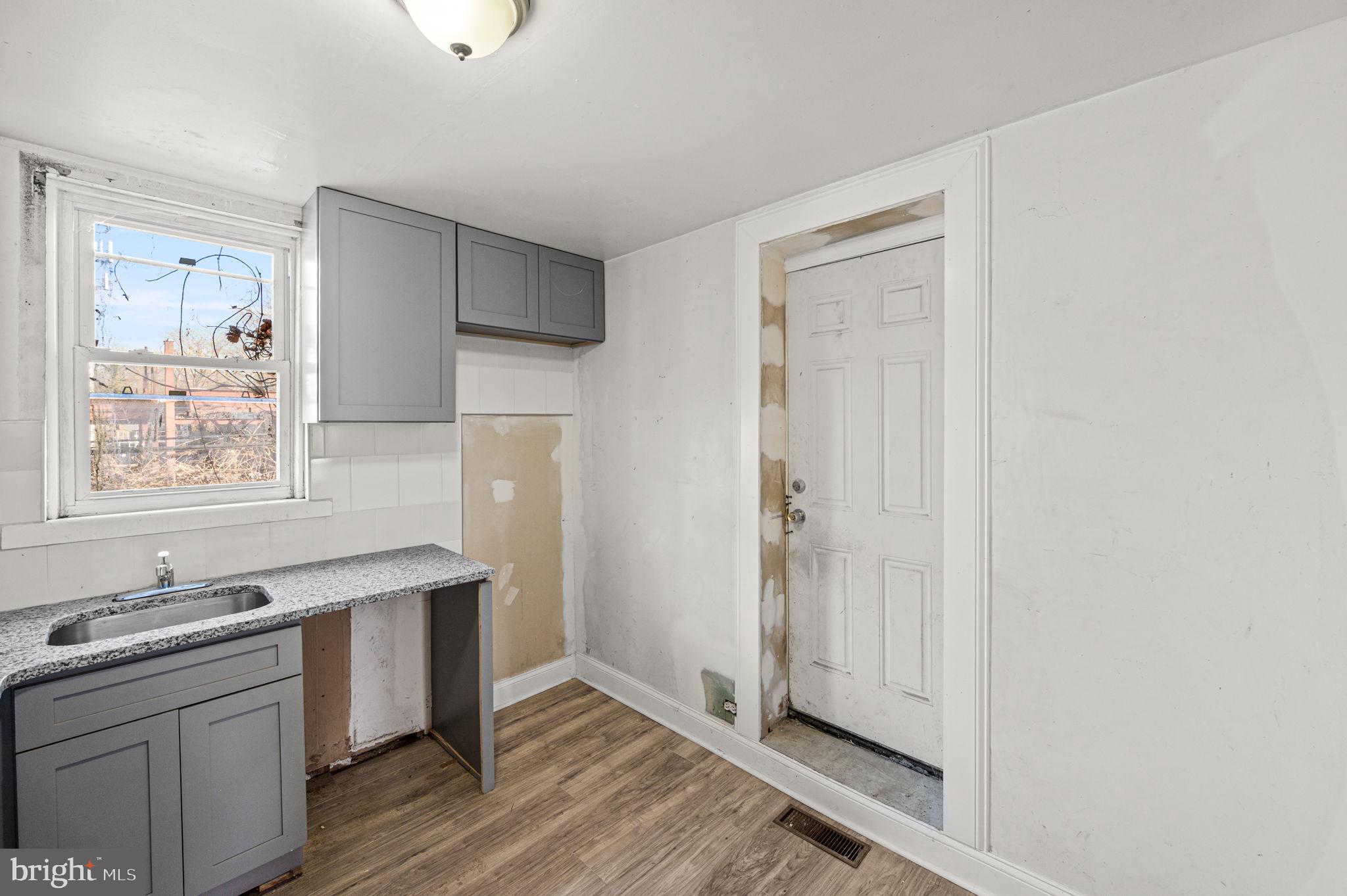 SQUIRREL HILL - Residential