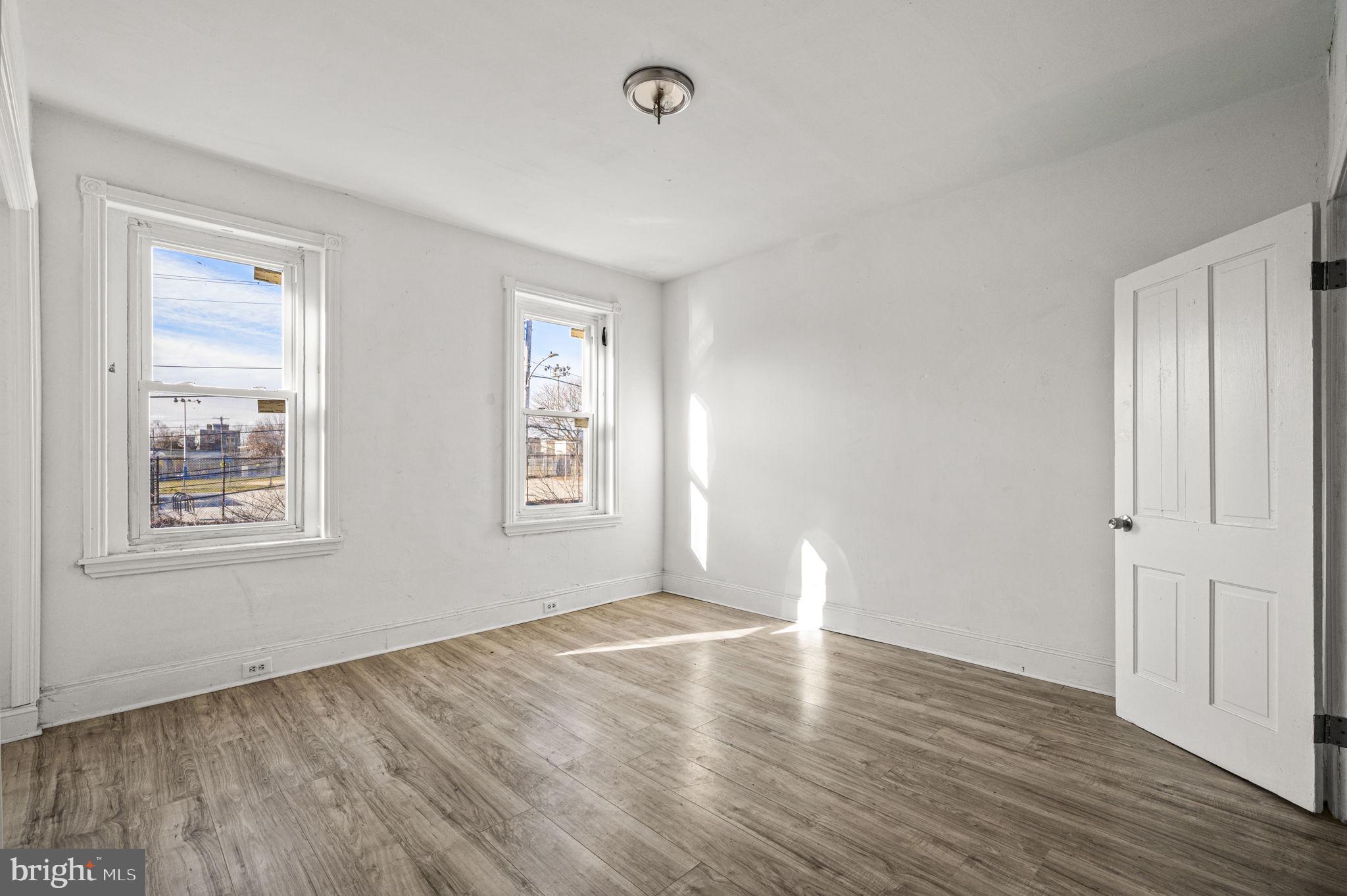 SQUIRREL HILL - Residential