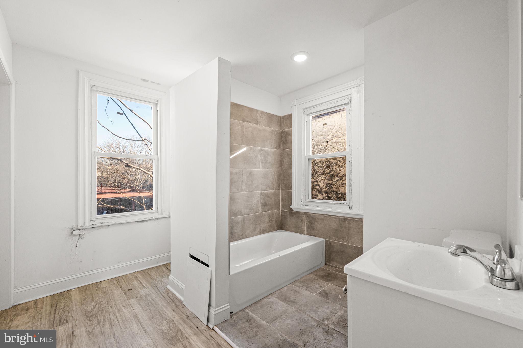 SQUIRREL HILL - Residential