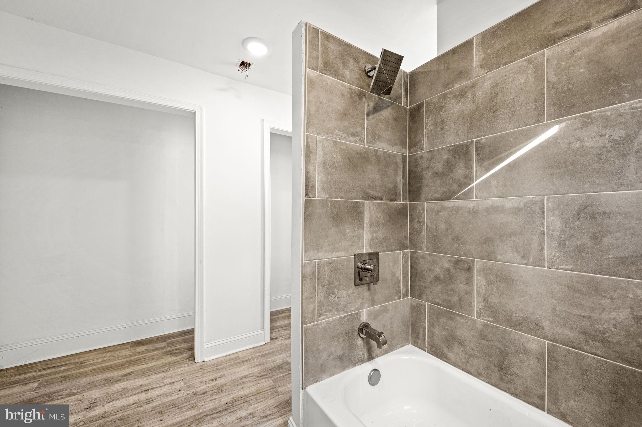 SQUIRREL HILL - Residential