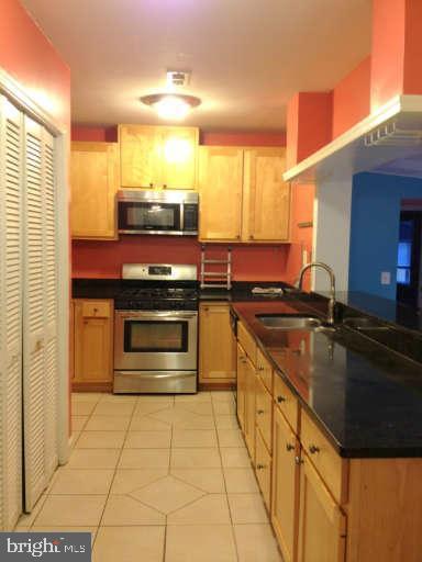 HOLMES RUN PARK - Residential