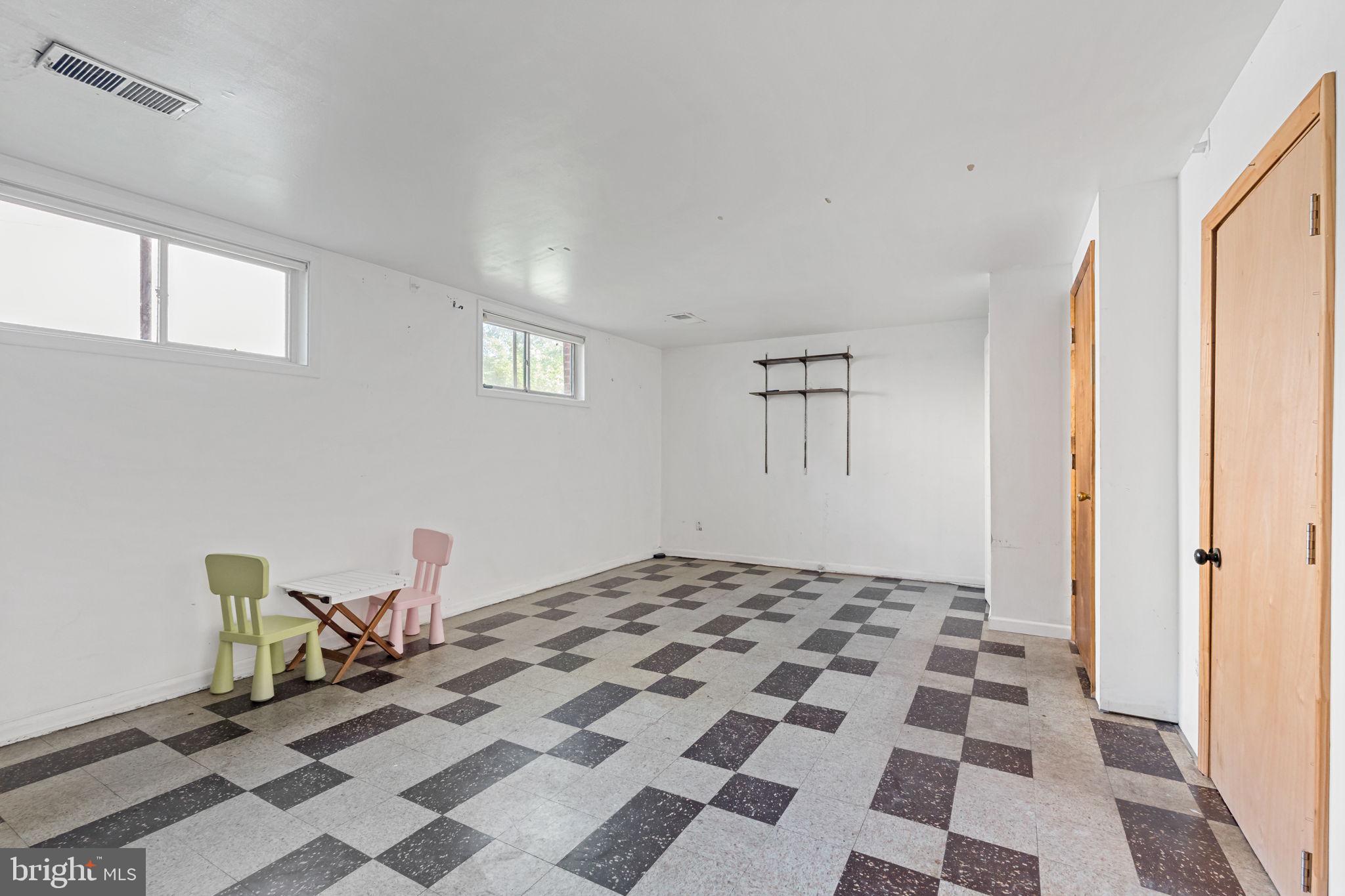 HOLLY HILL MANOR - Residential