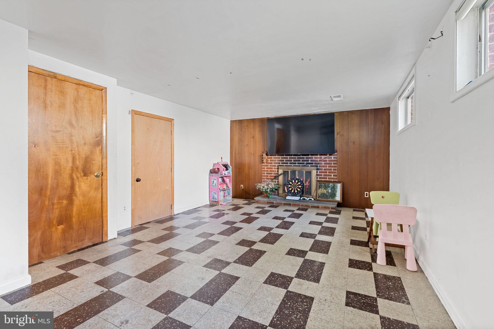 HOLLY HILL MANOR - Residential