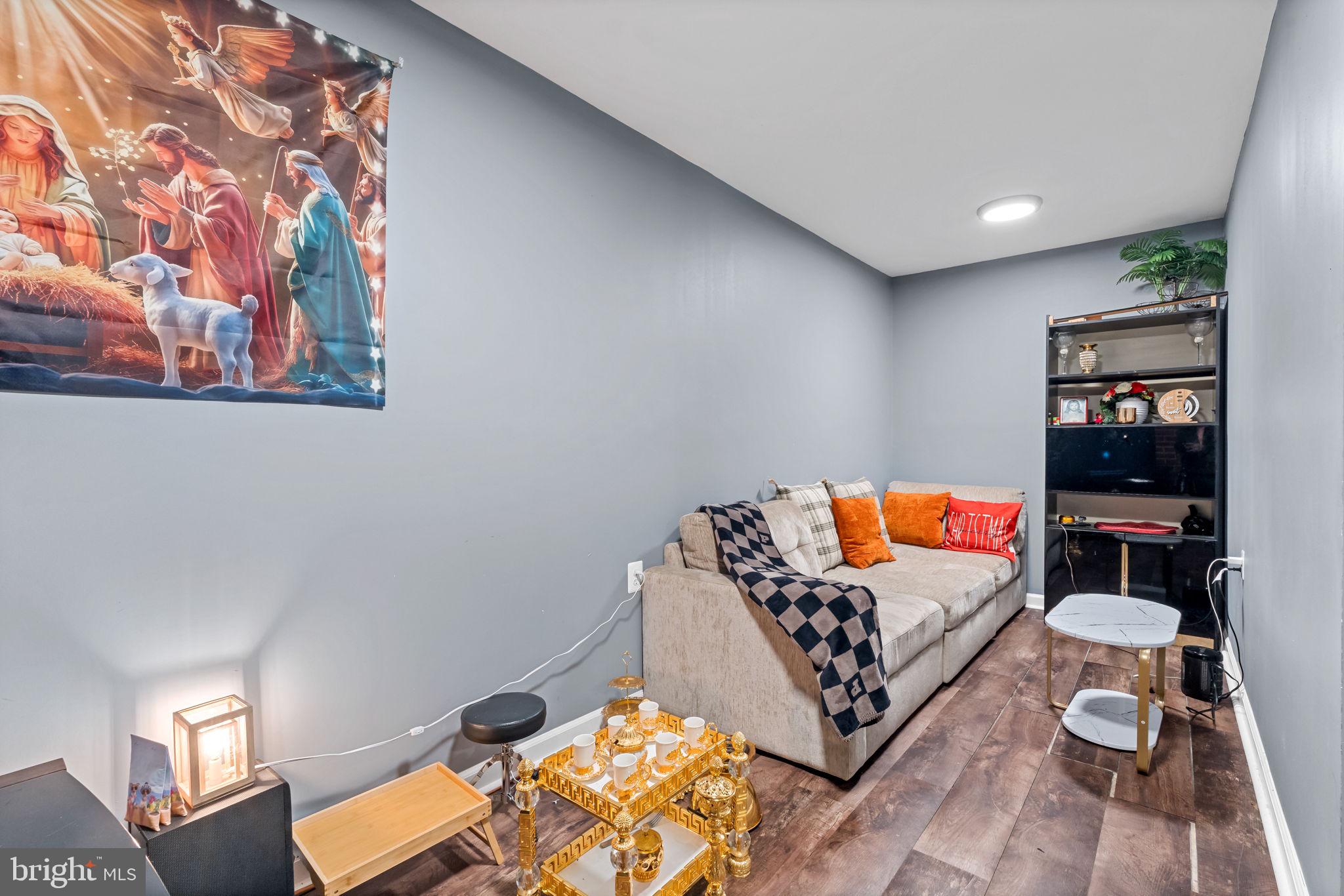 HOLLY HILL MANOR - Residential