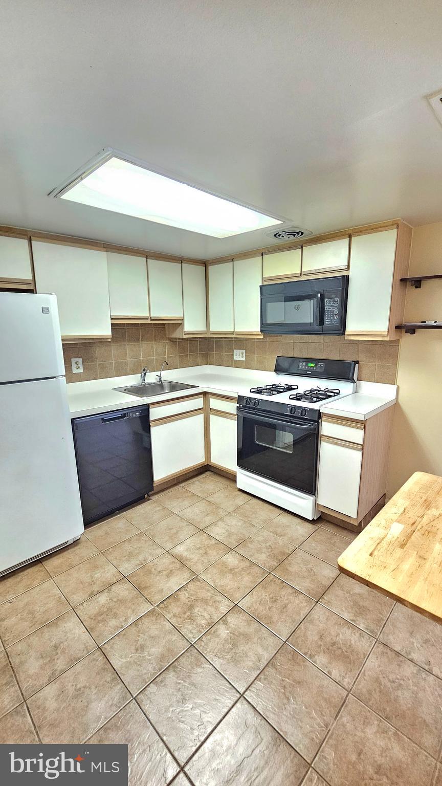 SOMERTON - Residential Lease