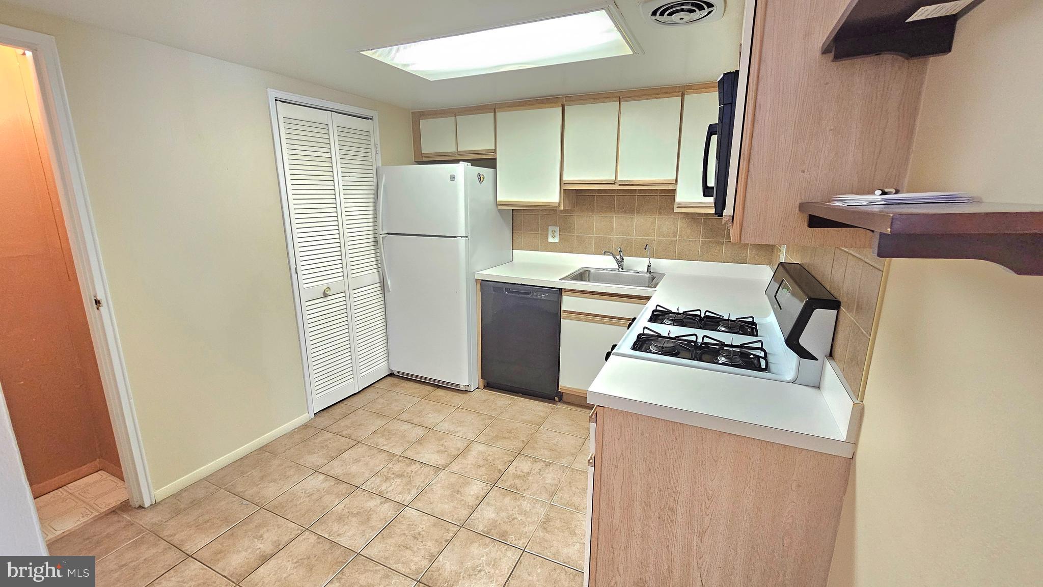 SOMERTON - Residential Lease