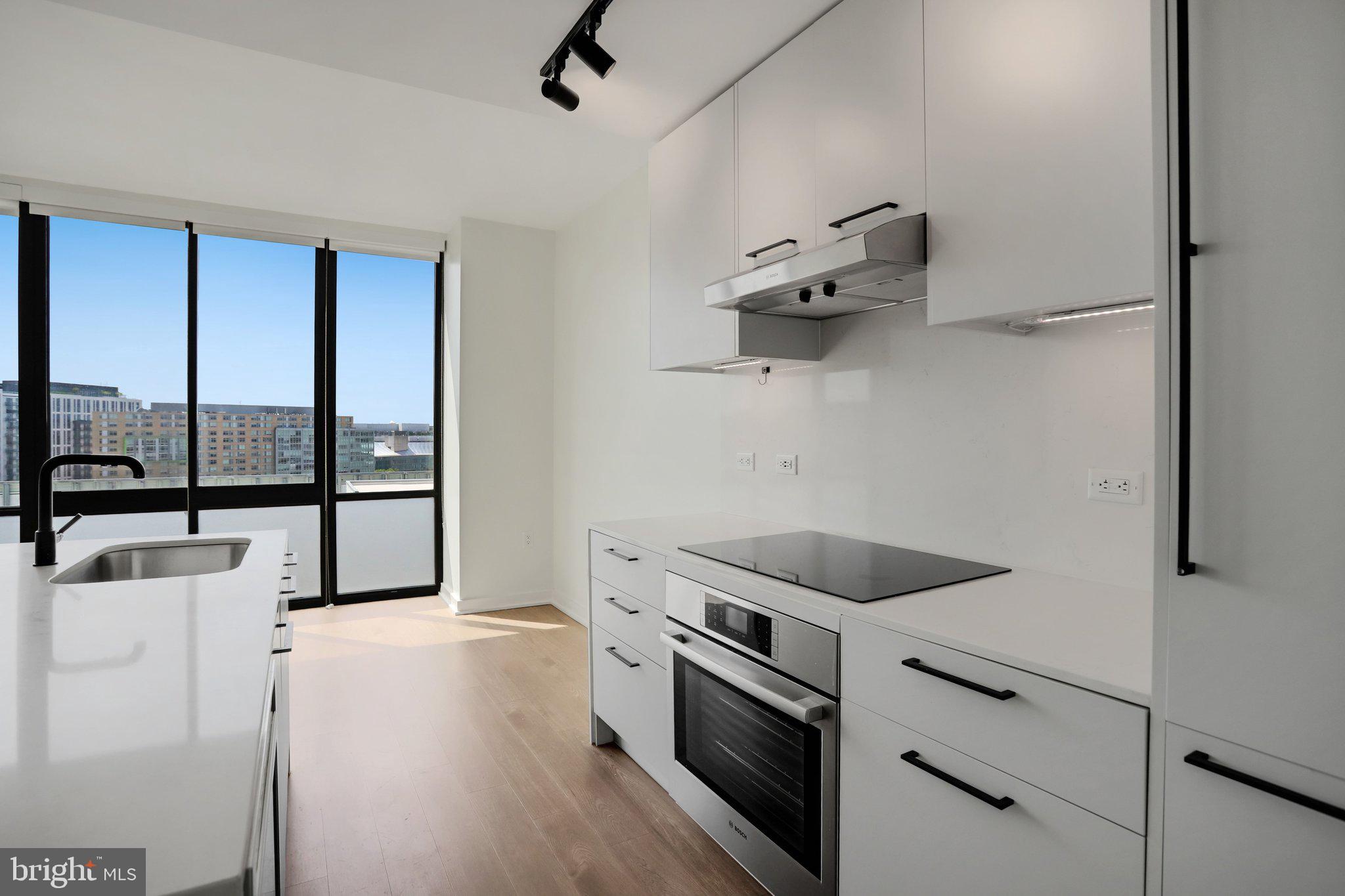 1625 ECKINGTON PLACE NE PH319