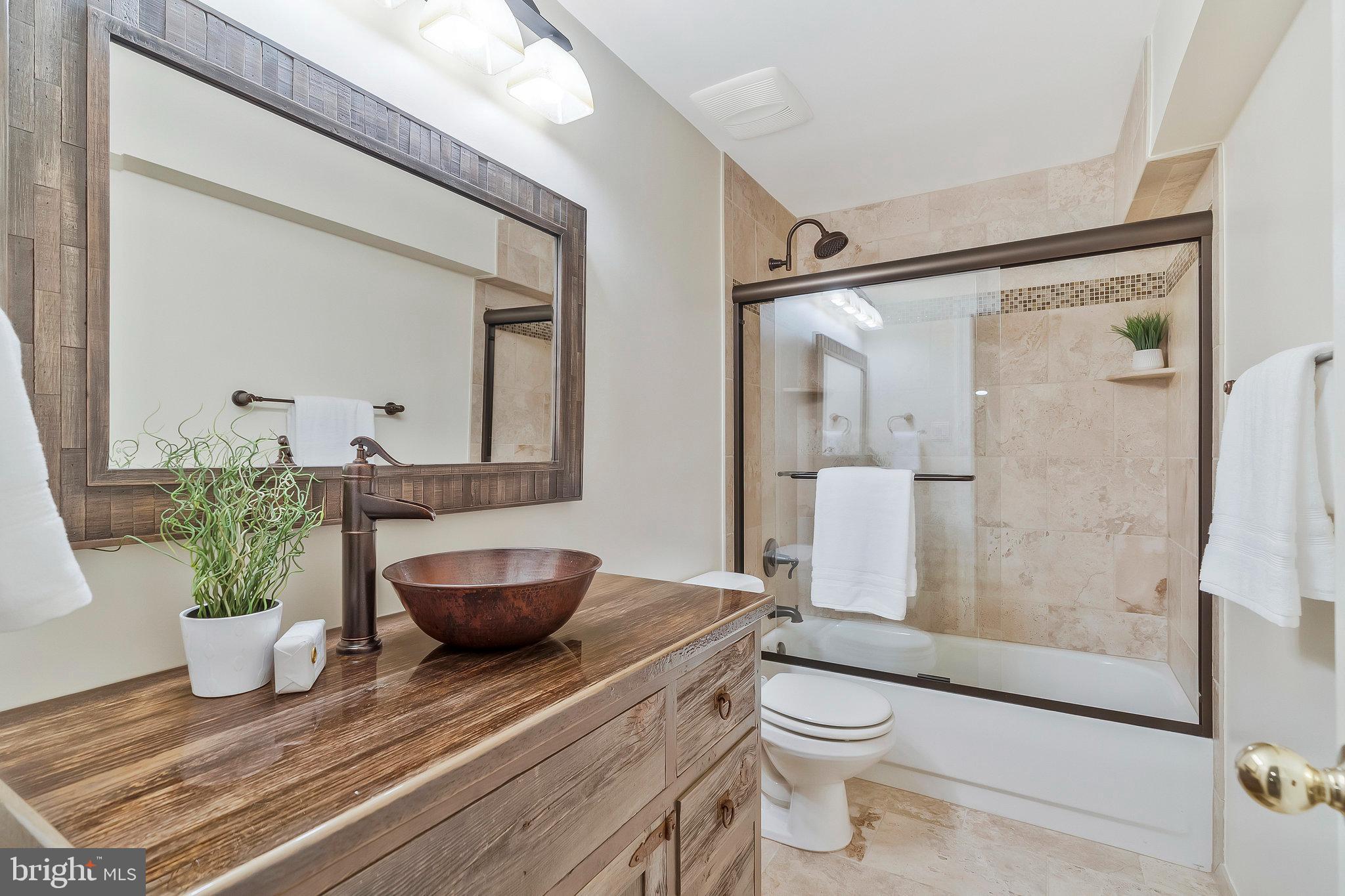 MC LEAN HAMLET - Residential