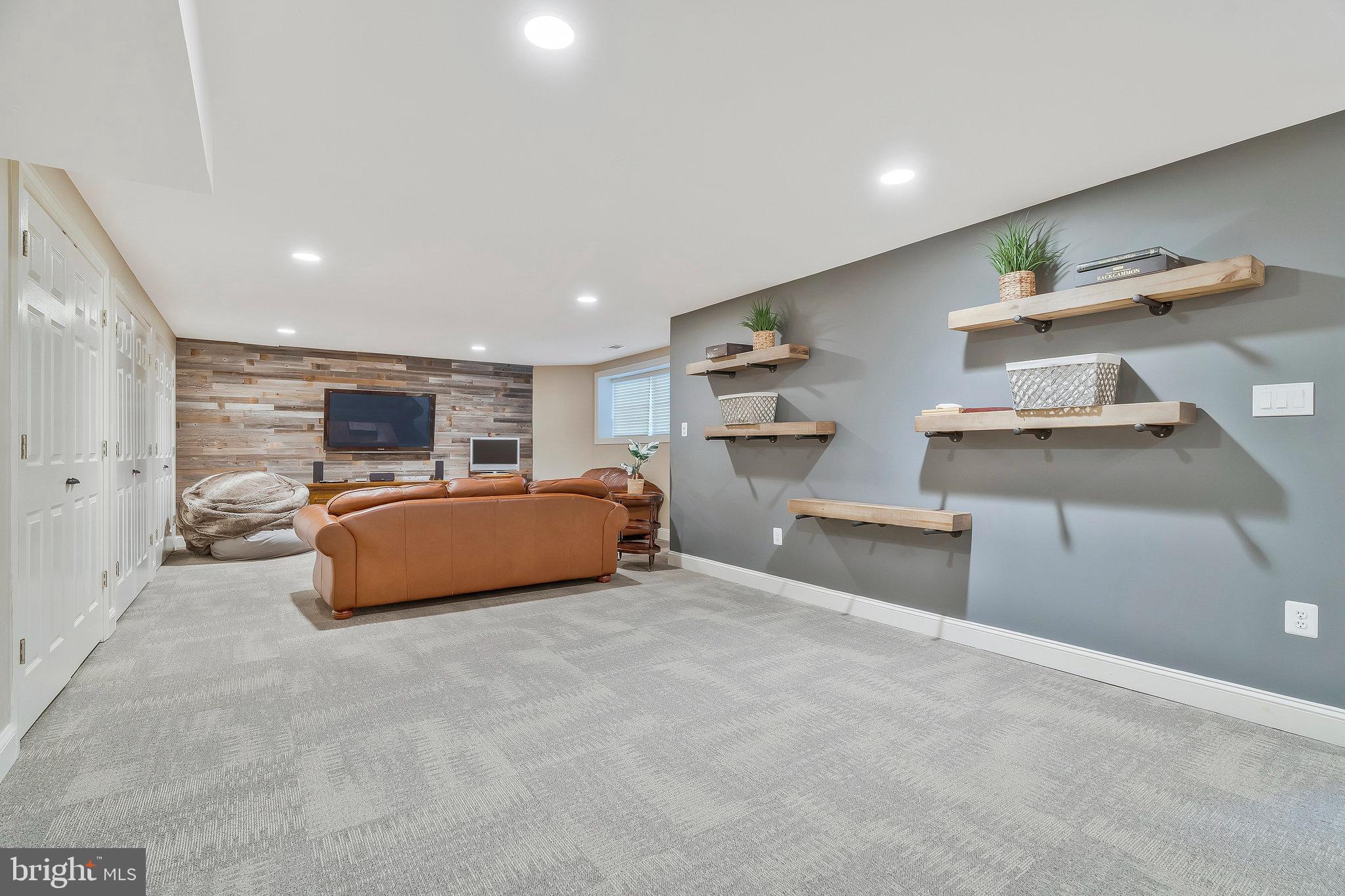 MC LEAN HAMLET - Residential