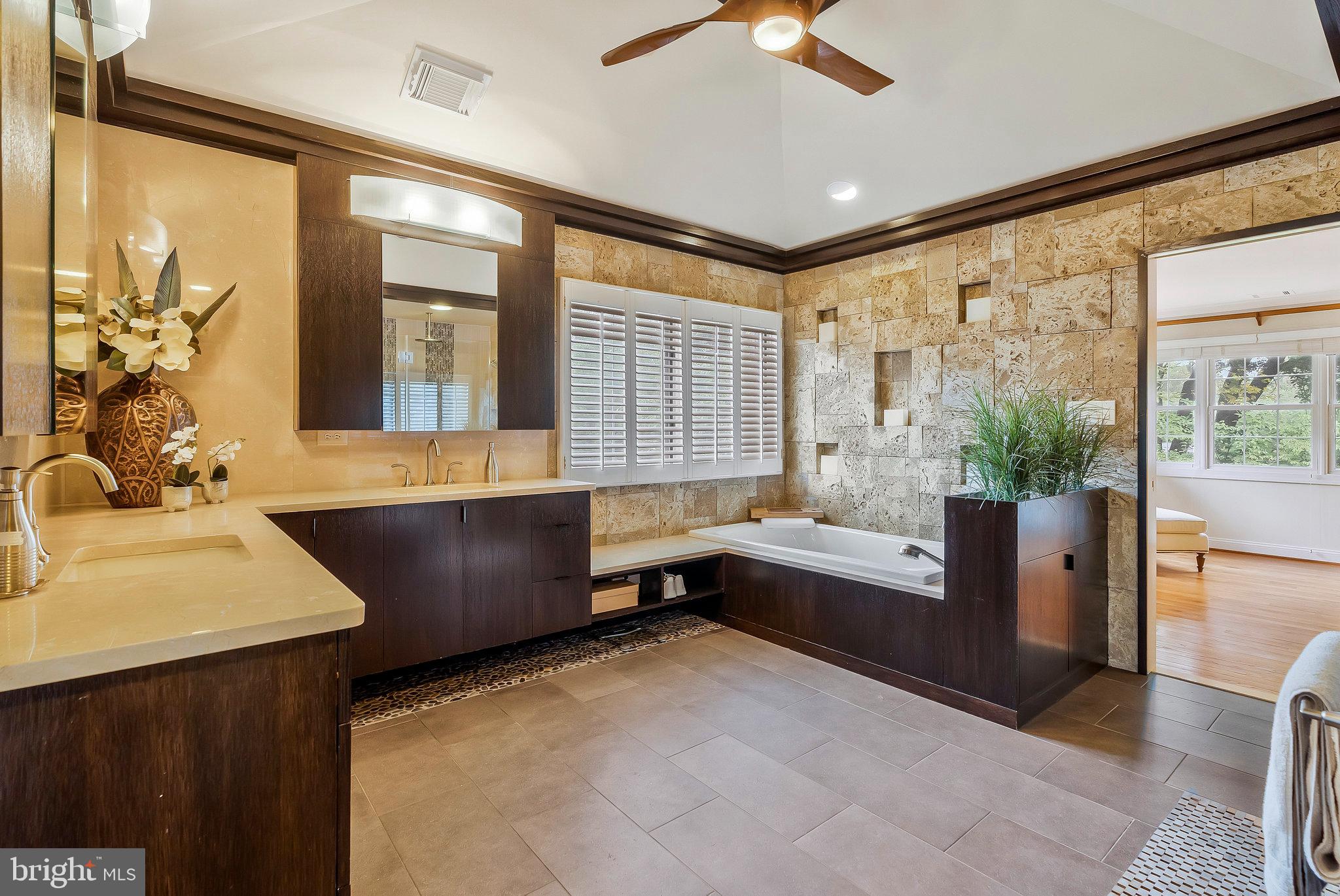 MC LEAN HAMLET - Residential