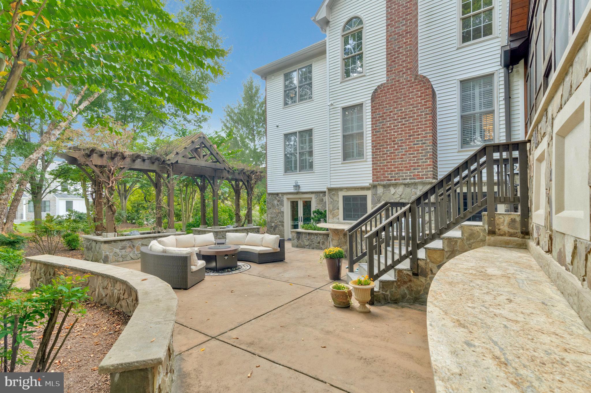 MC LEAN HAMLET - Residential