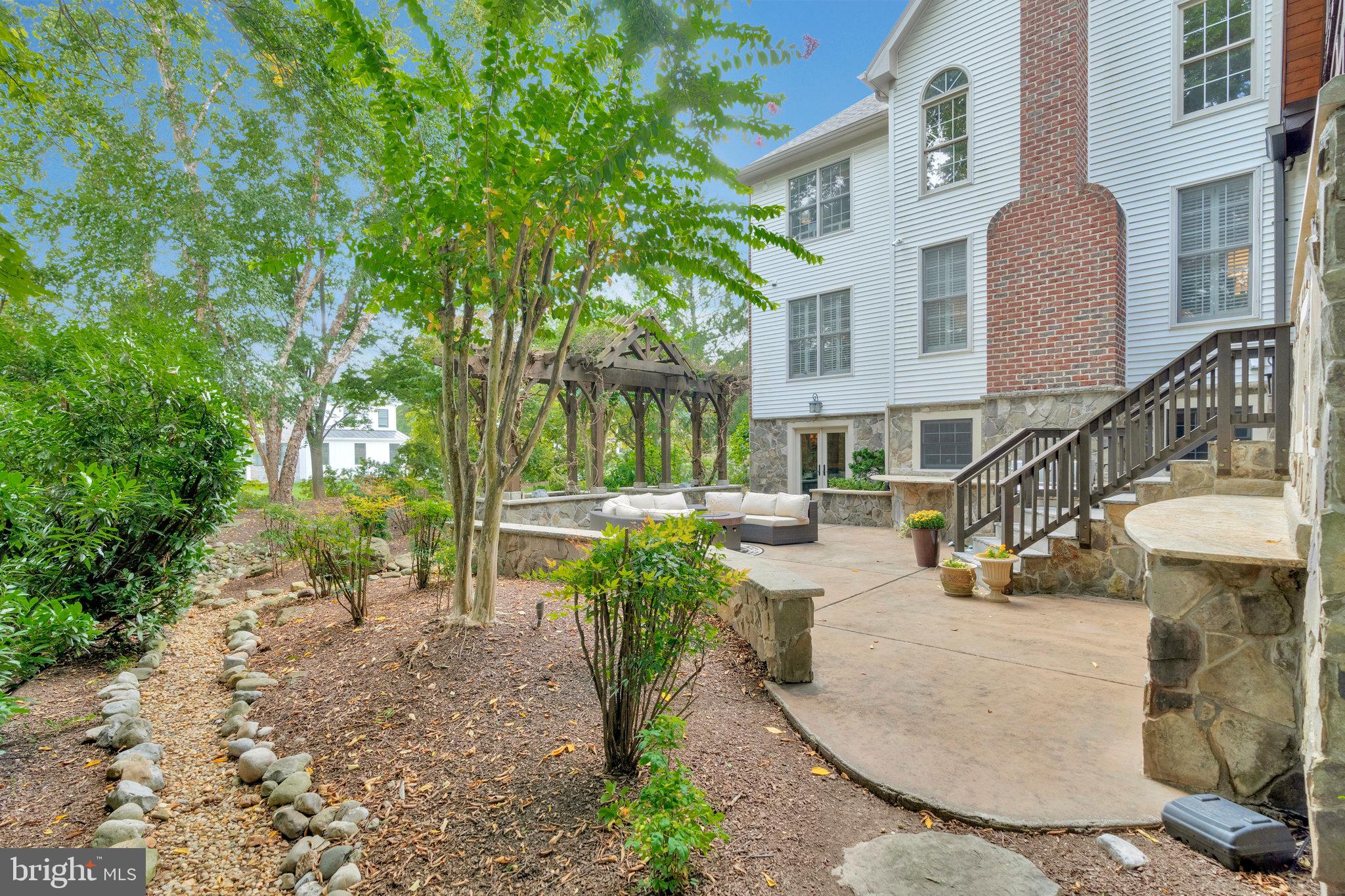 MC LEAN HAMLET - Residential