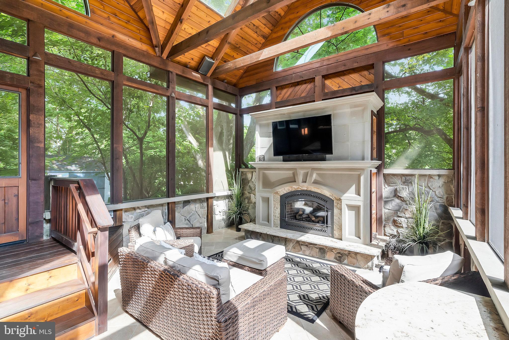 MC LEAN HAMLET - Residential