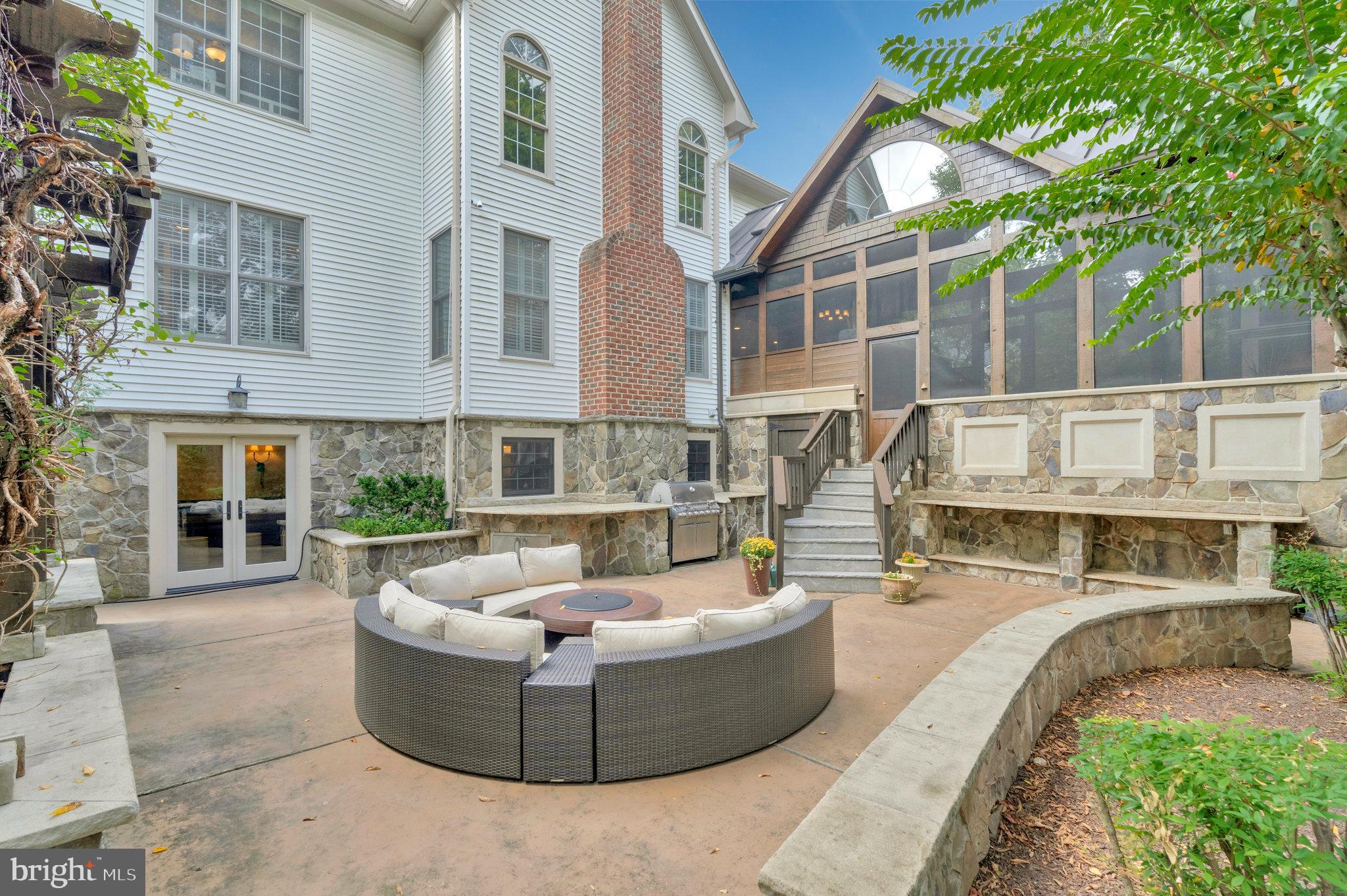 MC LEAN HAMLET - Residential