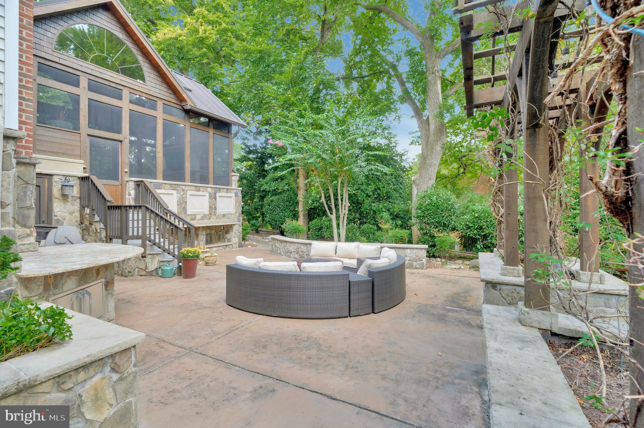 MC LEAN HAMLET - Residential