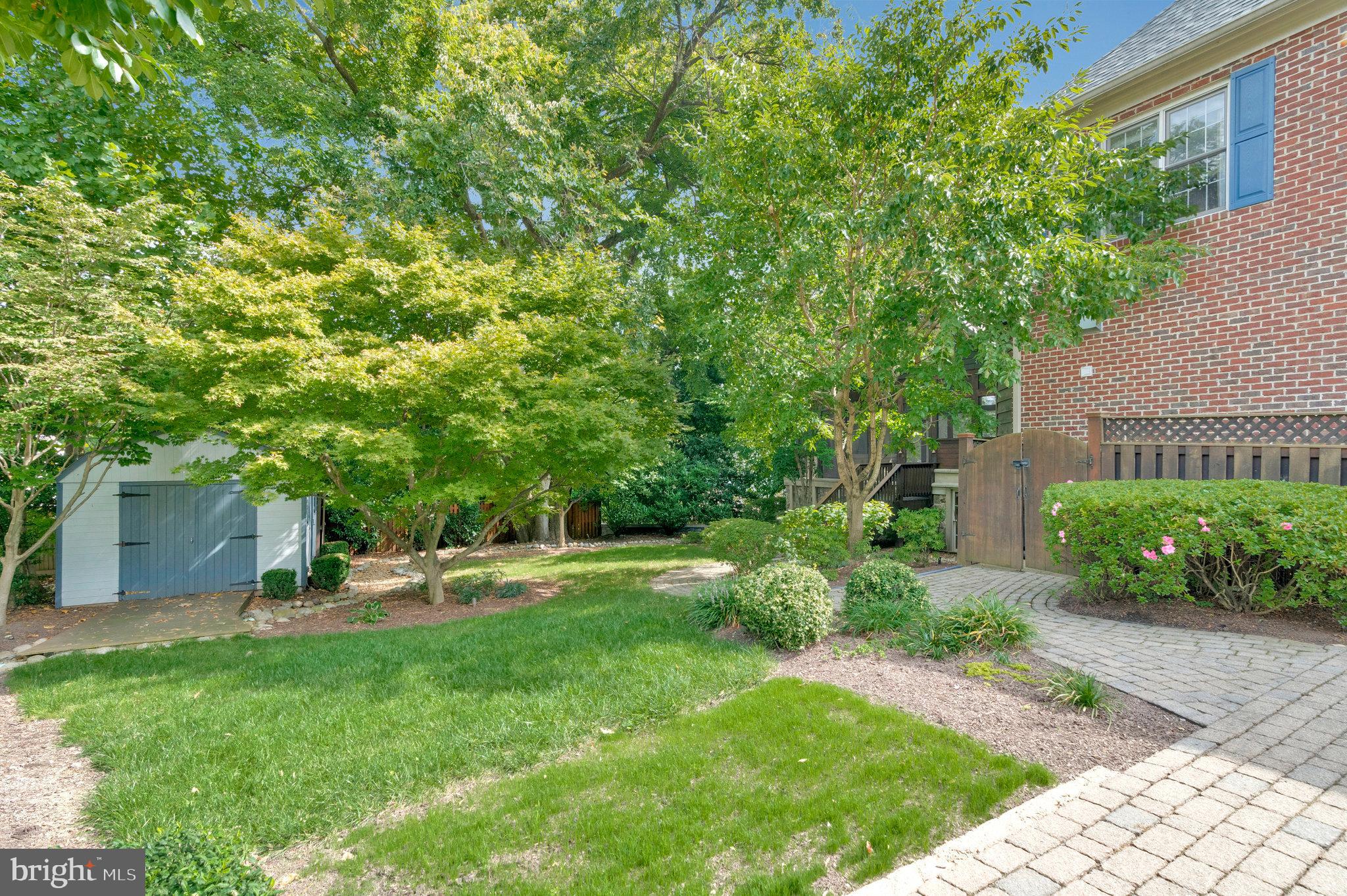 MC LEAN HAMLET - Residential